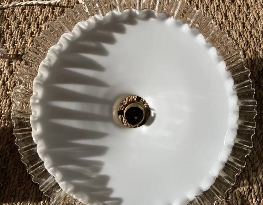 Suspension plissée verre opaline blanc et transparent ondulée