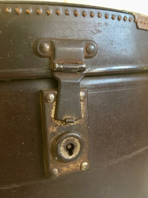 Vulcanized fiber imperiala hat case