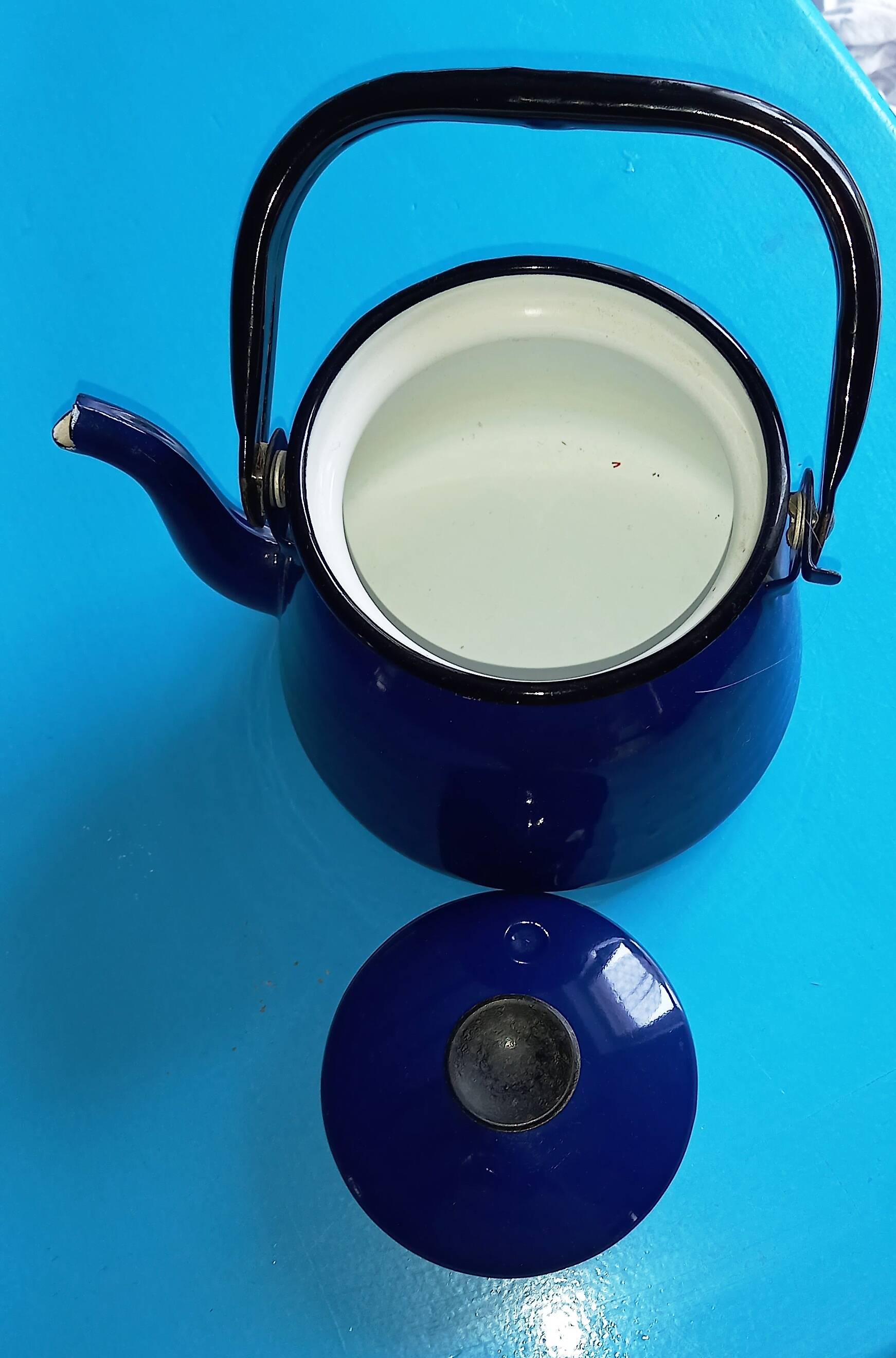 Vintage blue enamelled metal kettle - 1 litre approx. 12cm high (without handle)