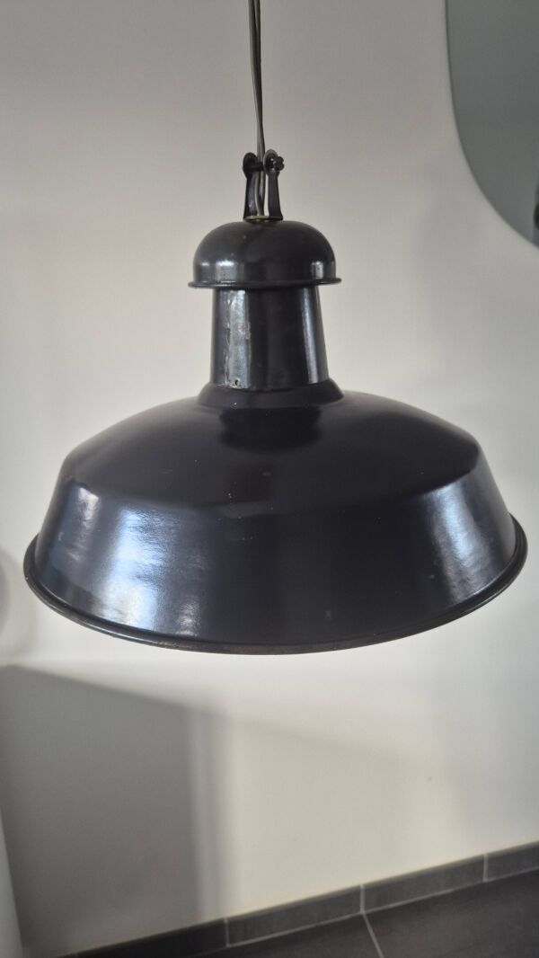Lampes à suspension industrielles vintage françaises en émail noir