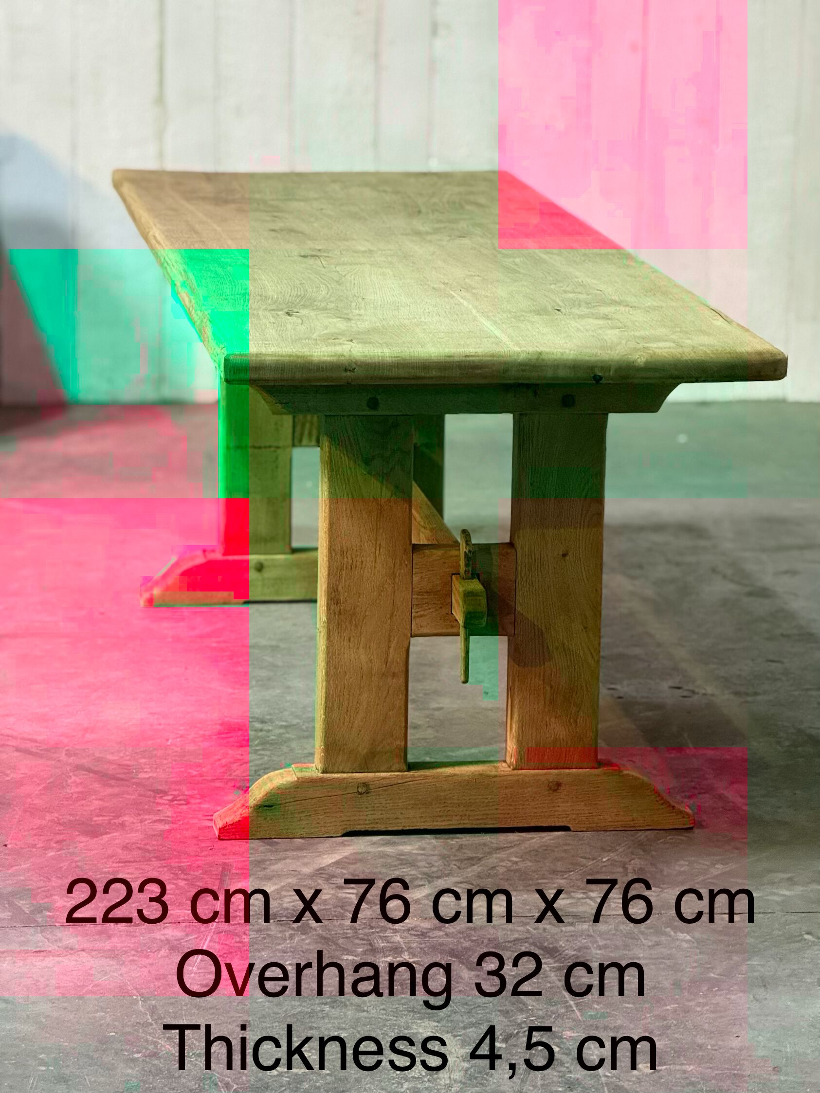 Table de style monastère