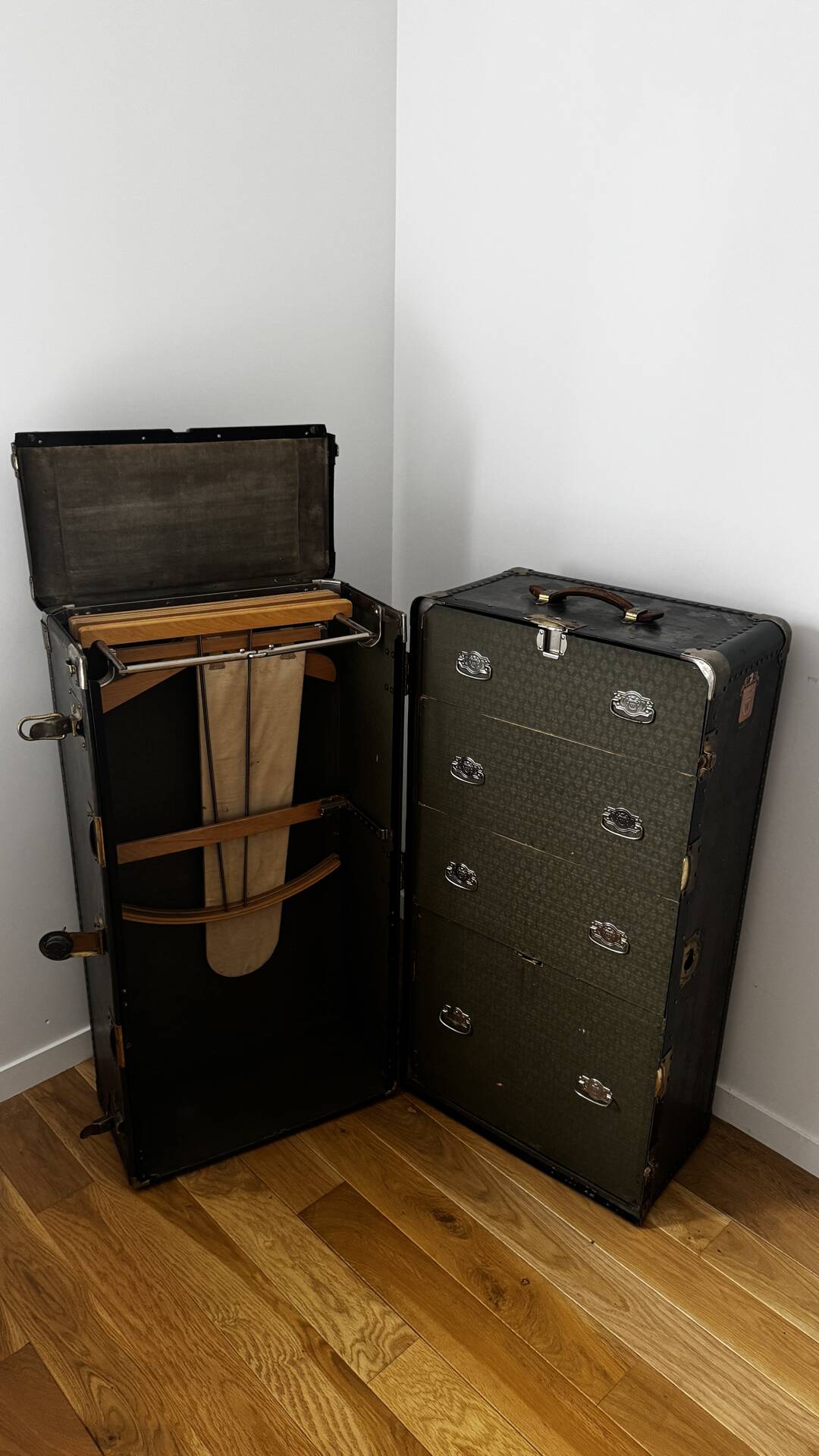Wheary American travel trunk – 1920s