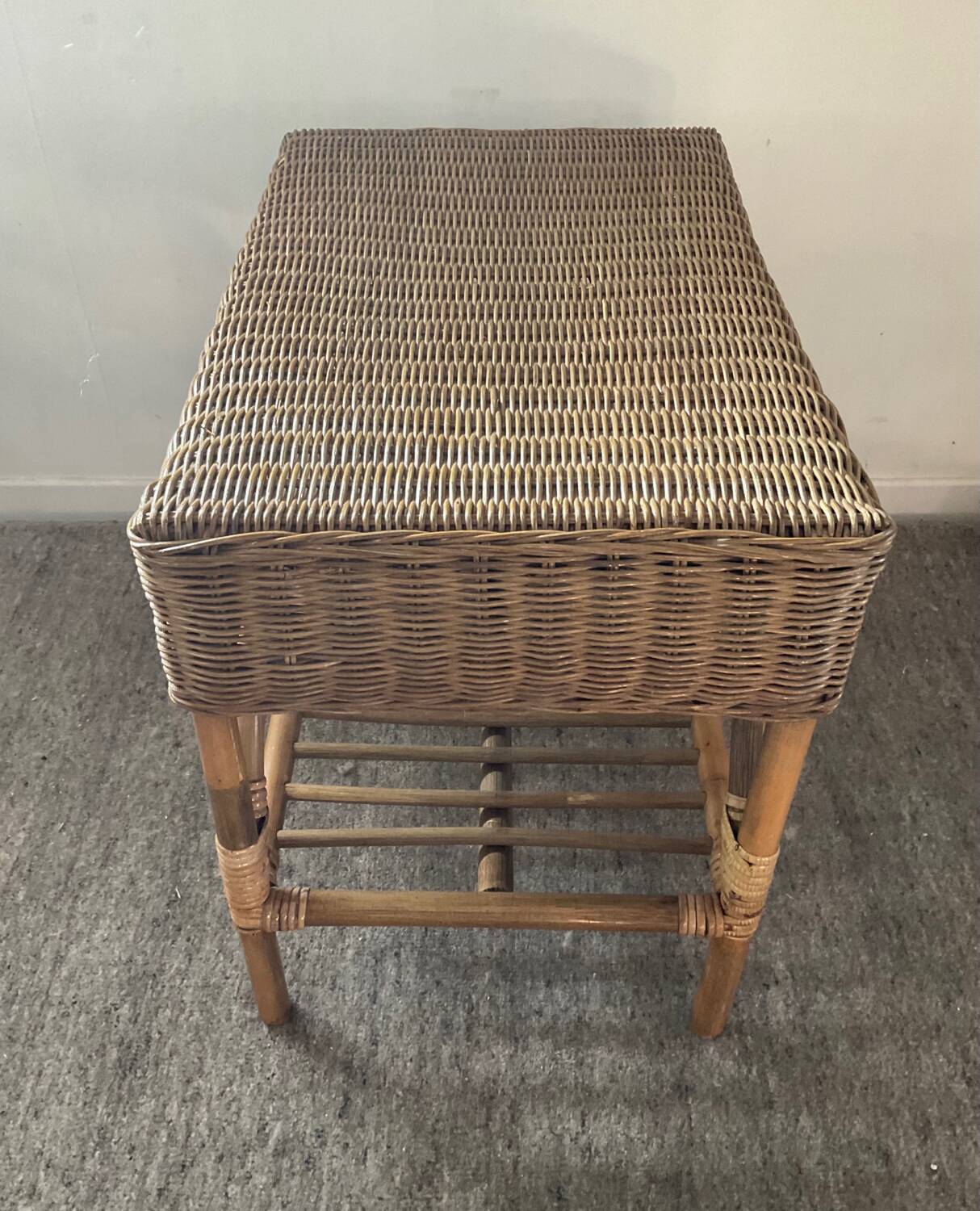 Banc en rotin des années 70