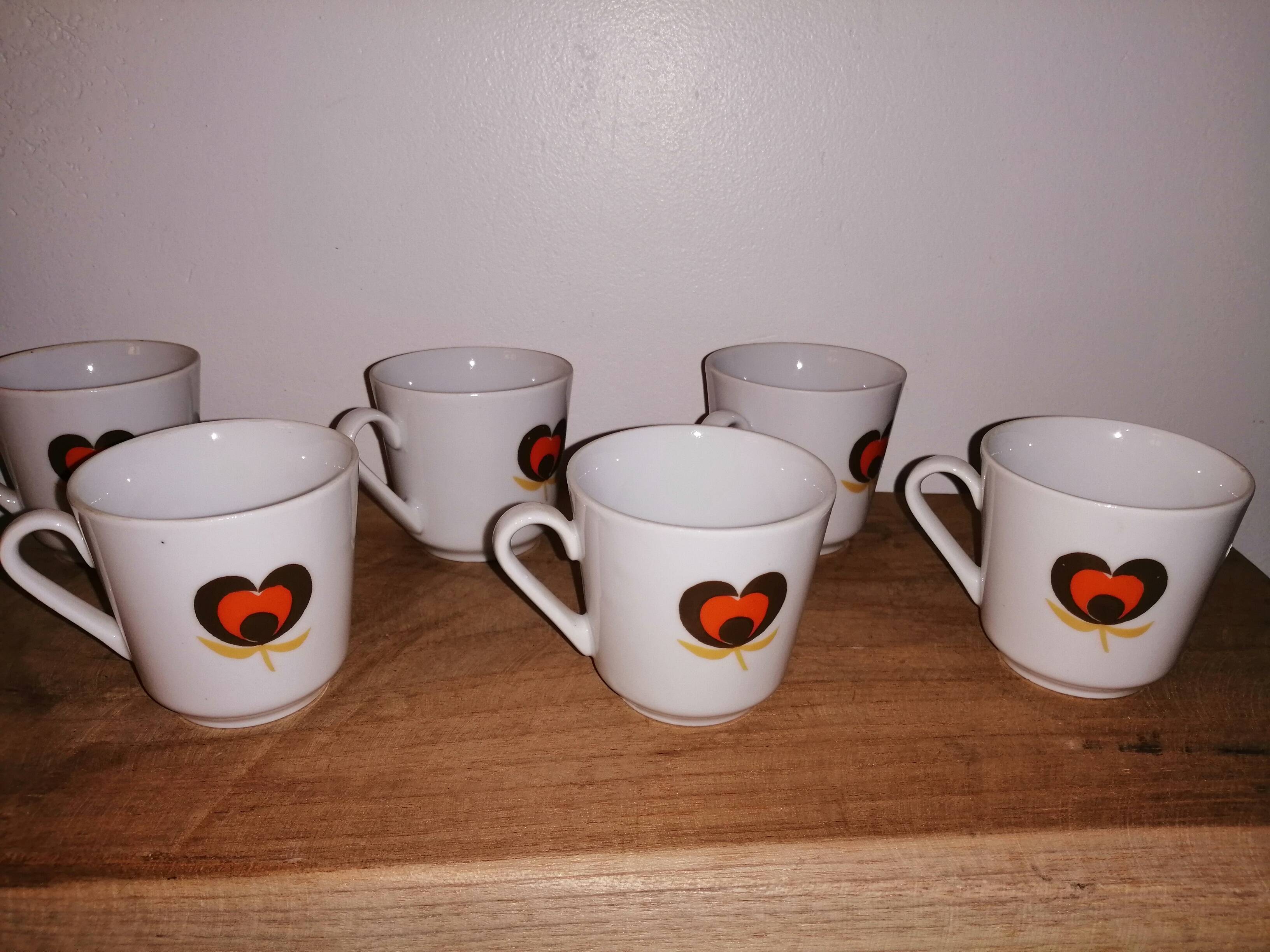 Serving 6 vintage coffee cups