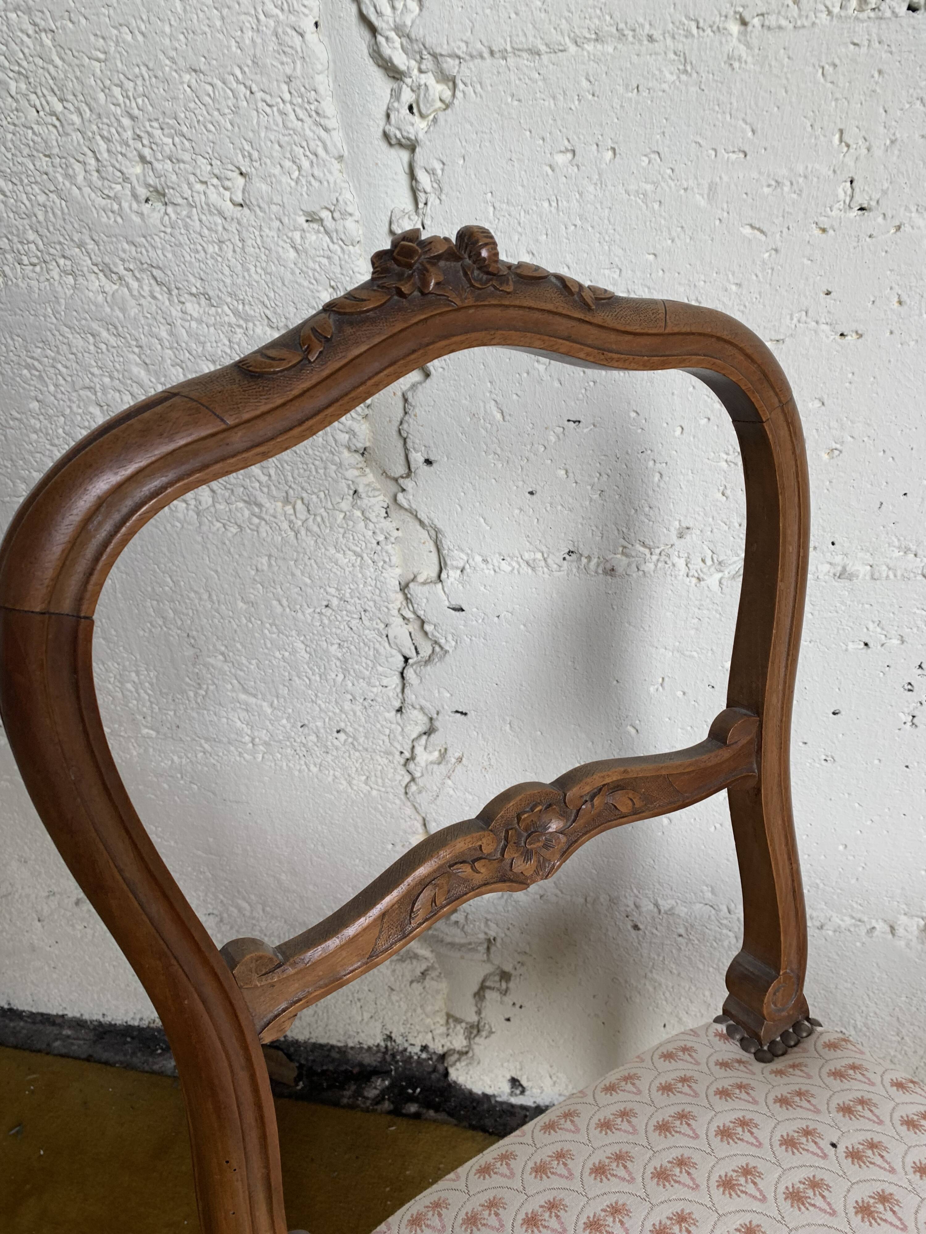 Duo de chaises à décor fleuri