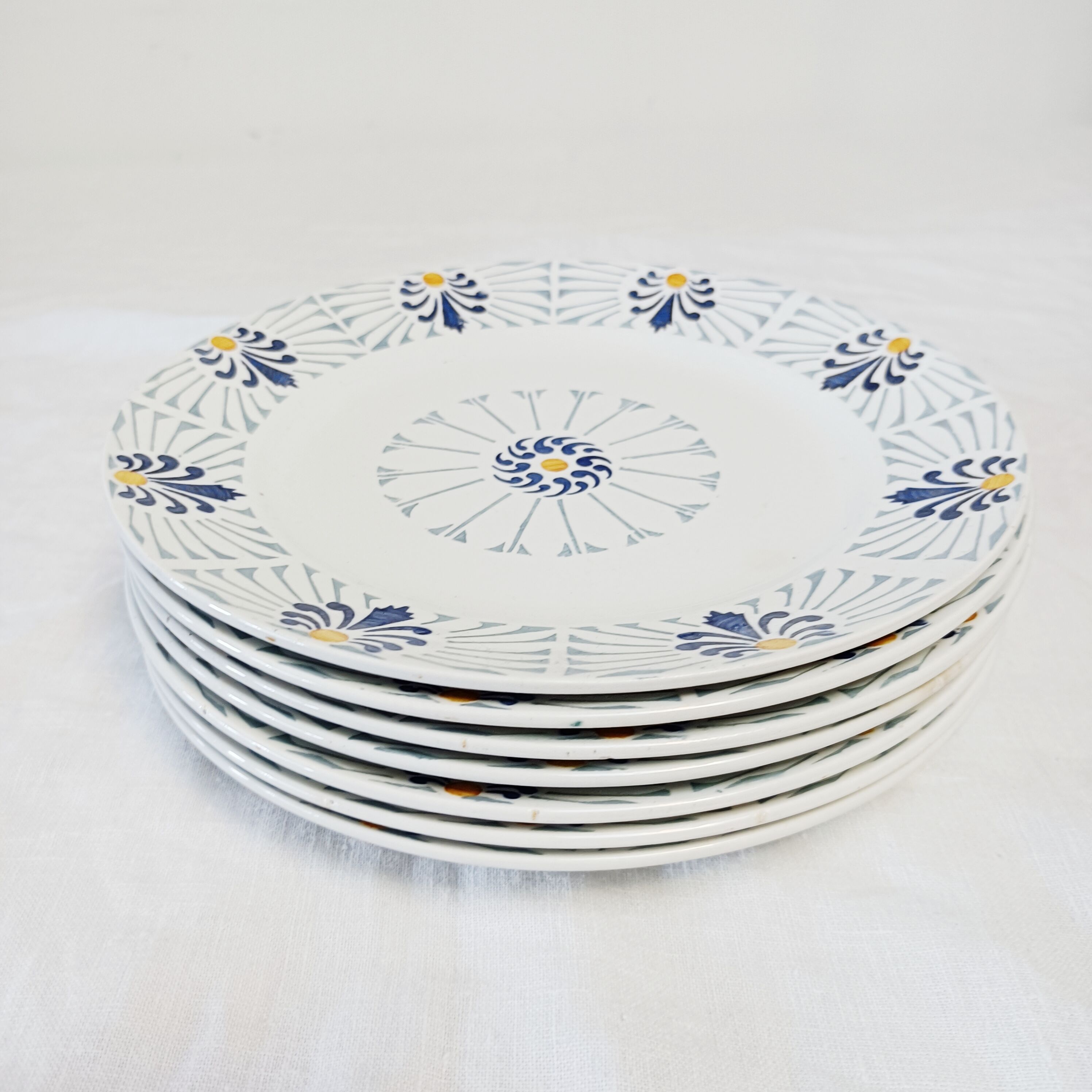 Set of 7 Onnaing lunch plates
