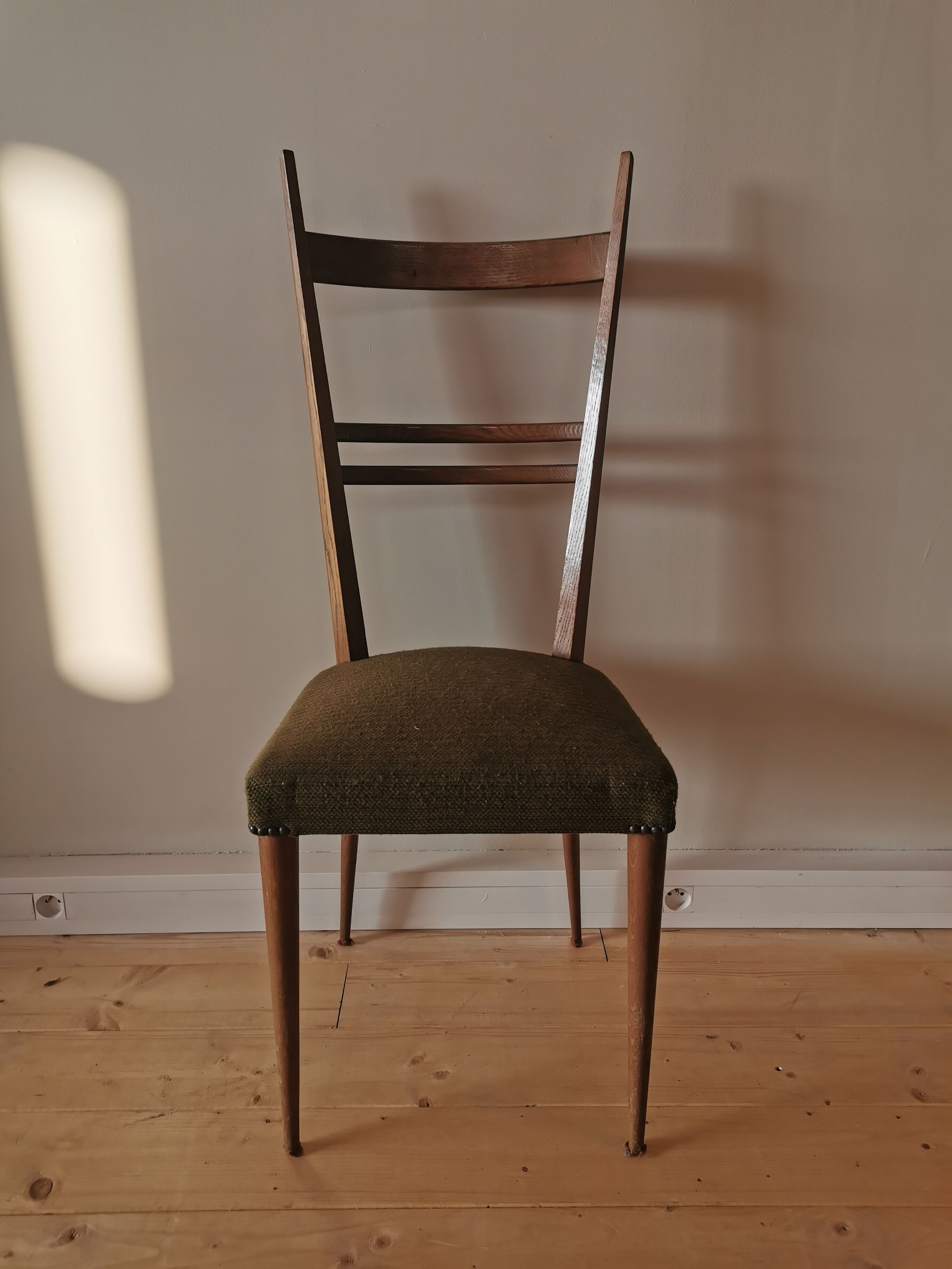 Lot of 6 Italian oak chairs from the 60s
