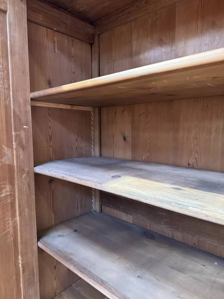 Large workshop wardrobe in pitch pine - Early 20th century