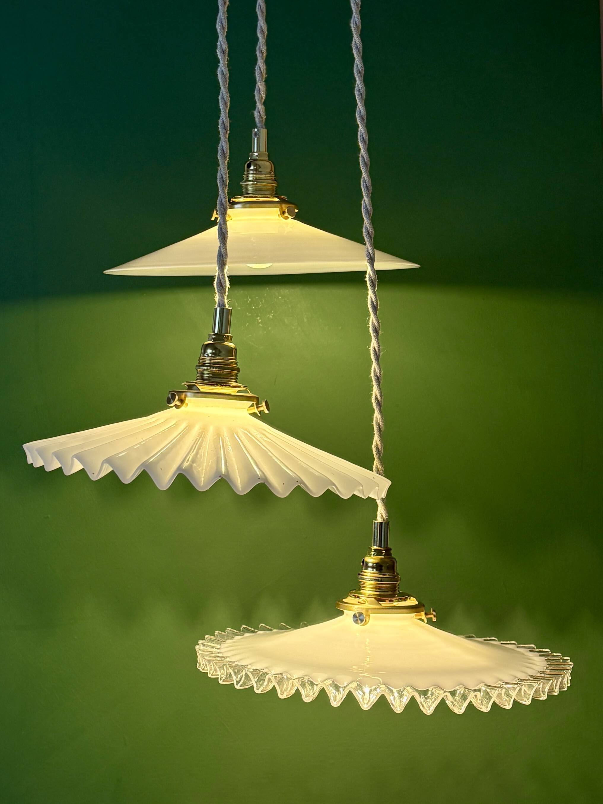 Vintage triple suspension lampshade in white opaline.
