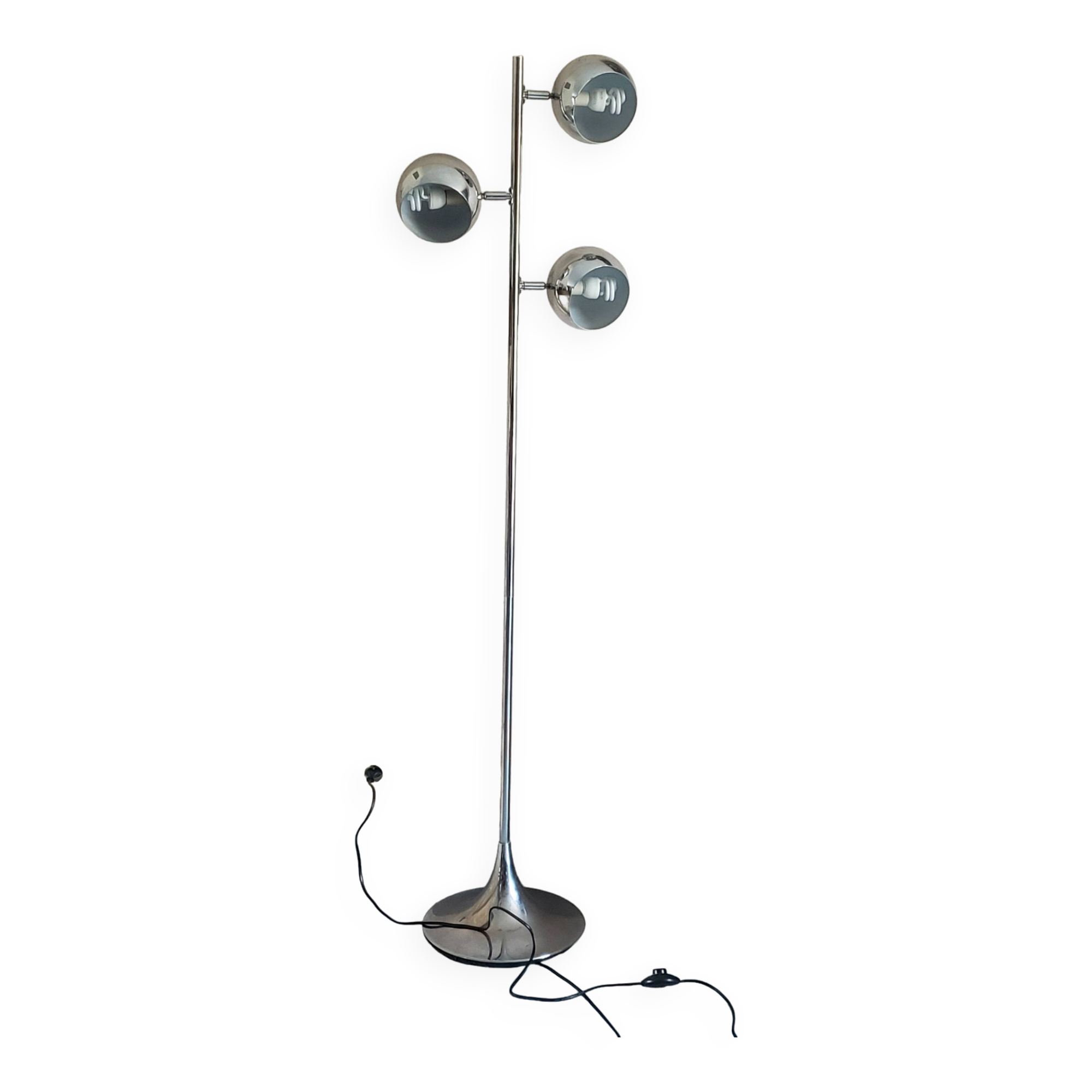 Eyeball floor lamp