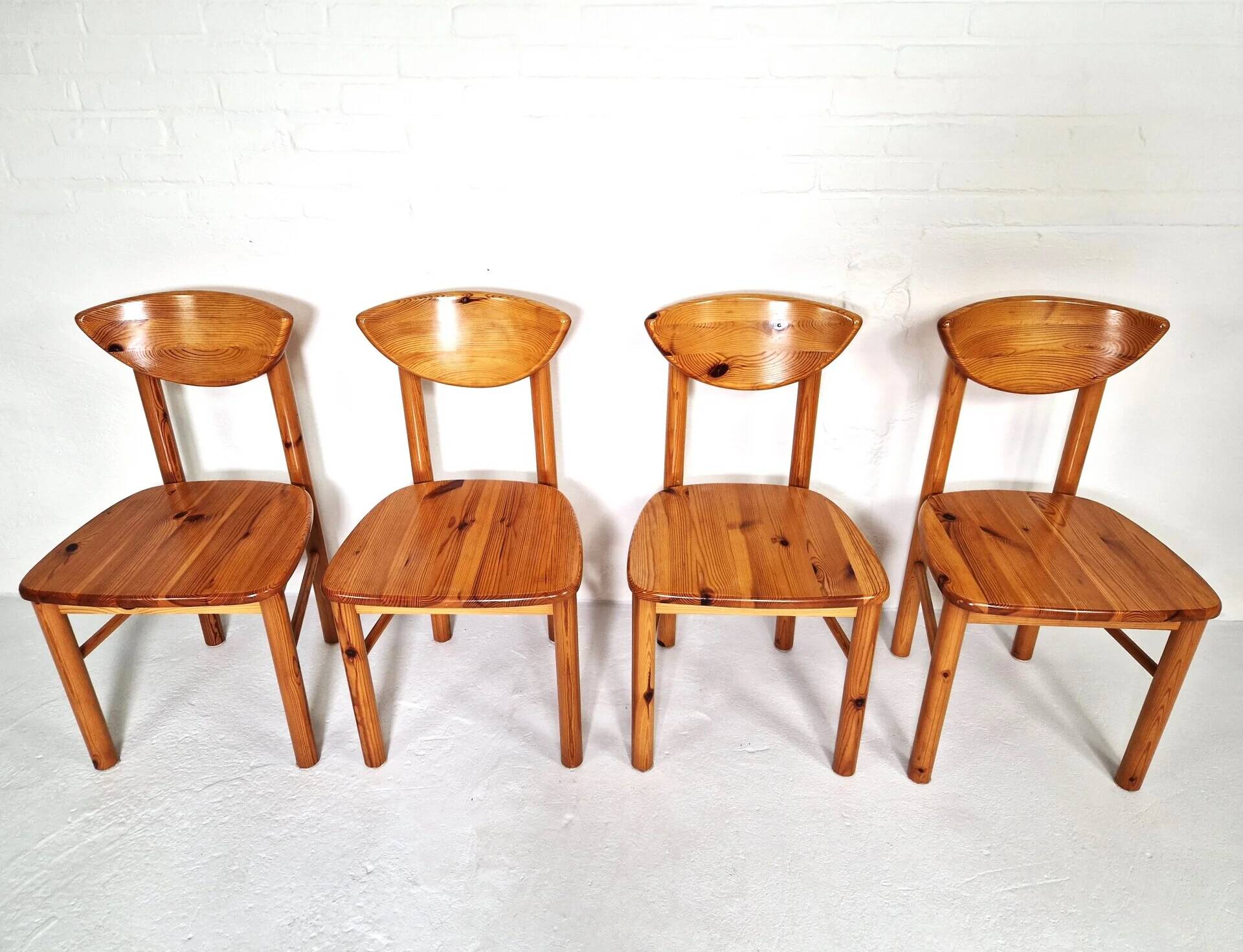 Set of 4 Daumiller pine dining chairs