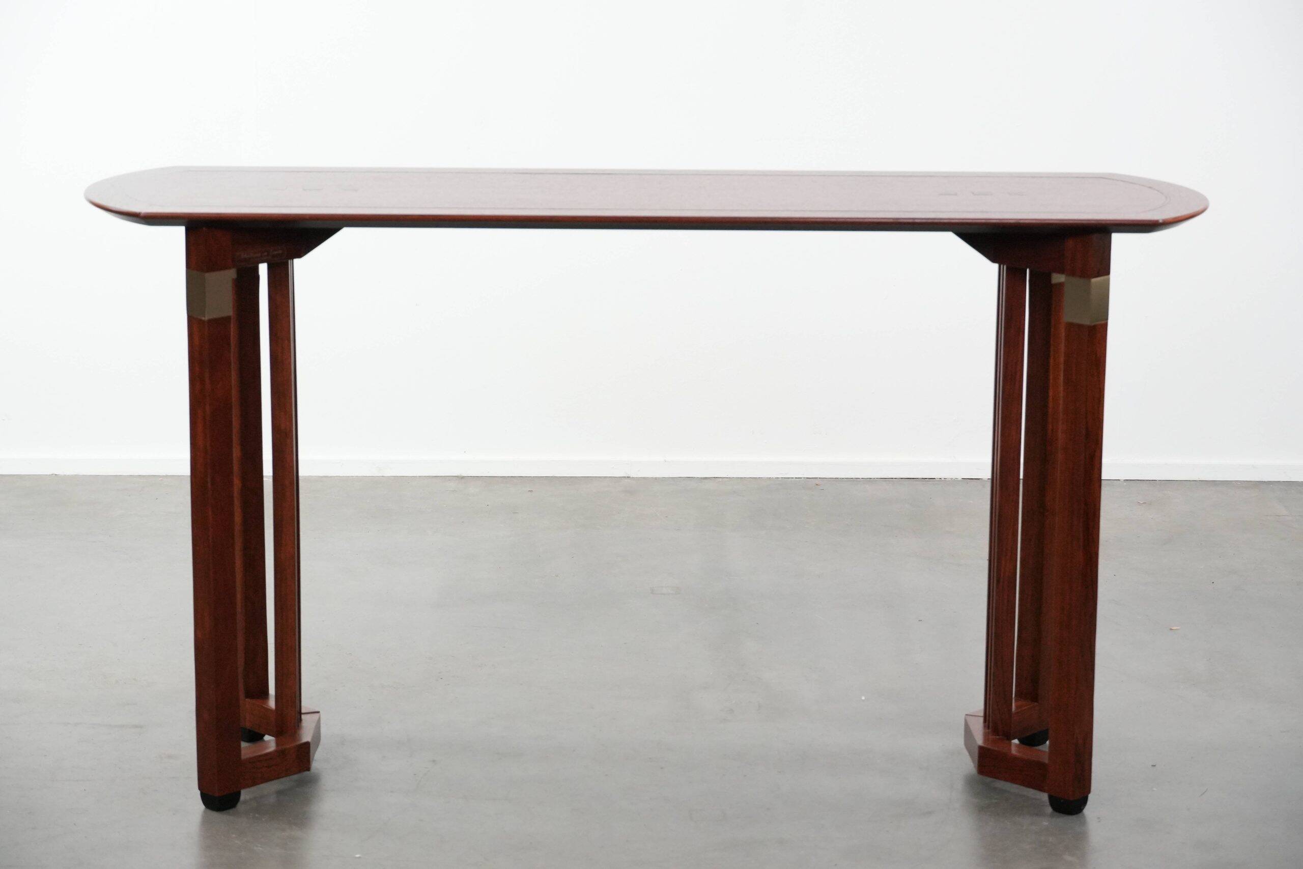 Beautiful Art Deco design side table in good condition