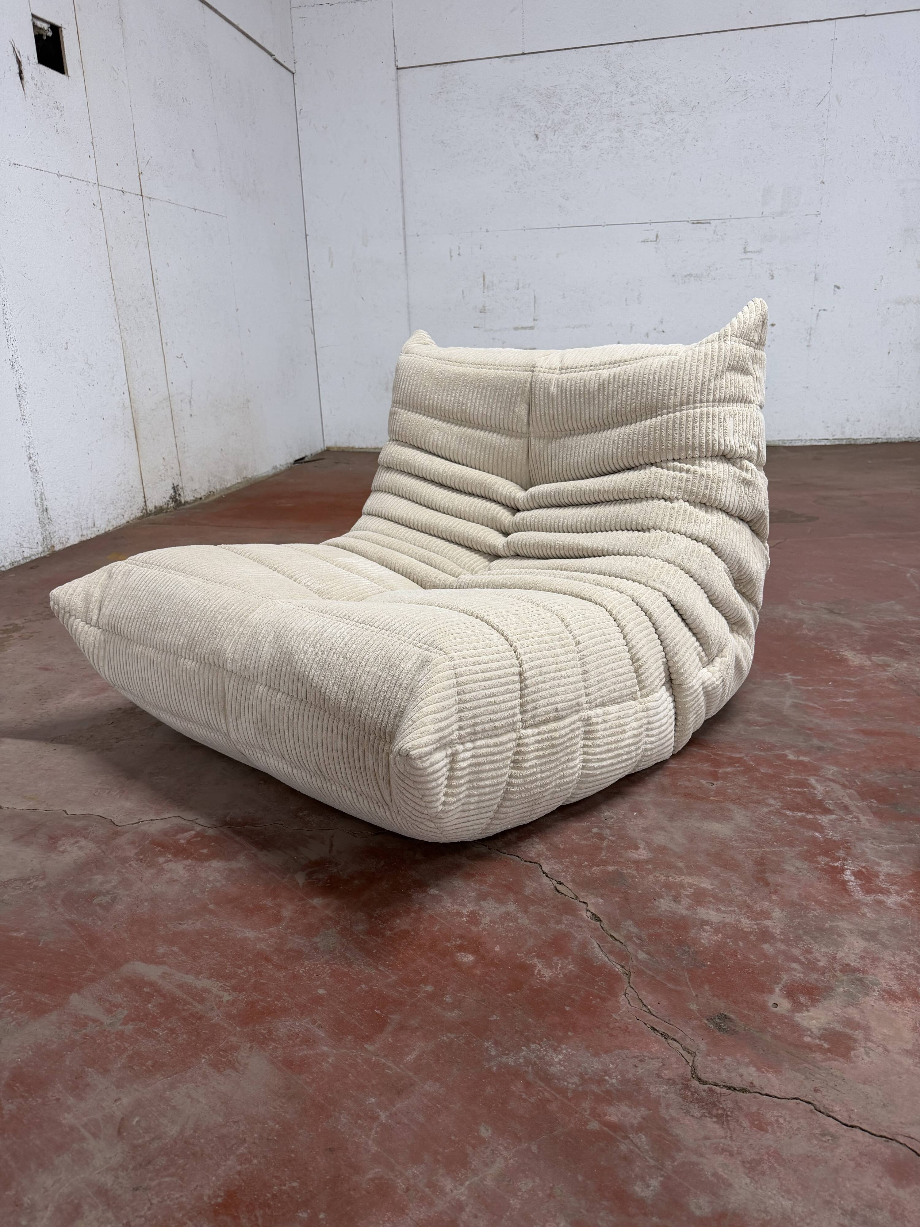 Ligne Roset Togo 2x 1-seater with 1x ottoman in beige corduroy in 10/10 condition!!
