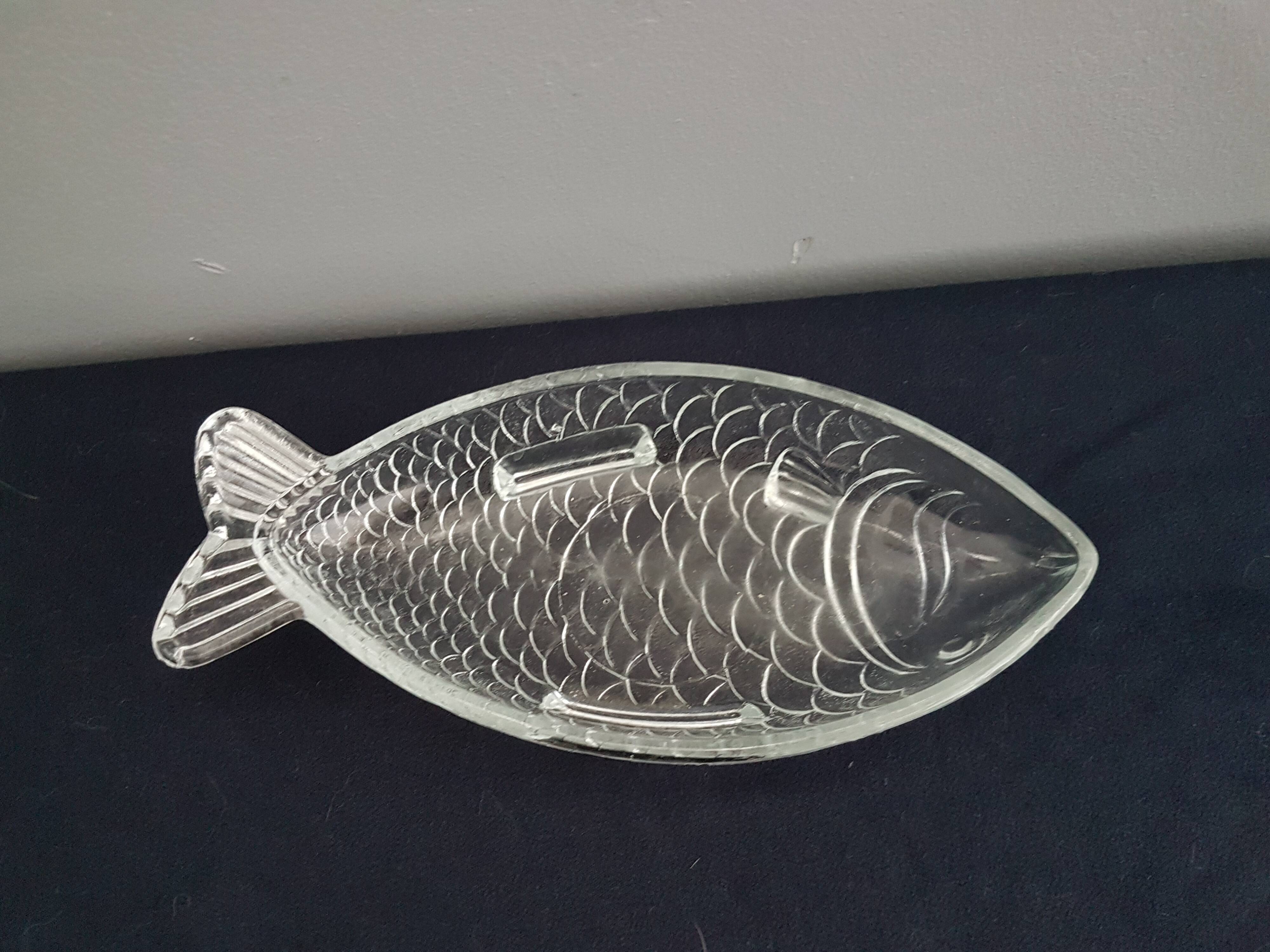 Fish-shaped glass cup