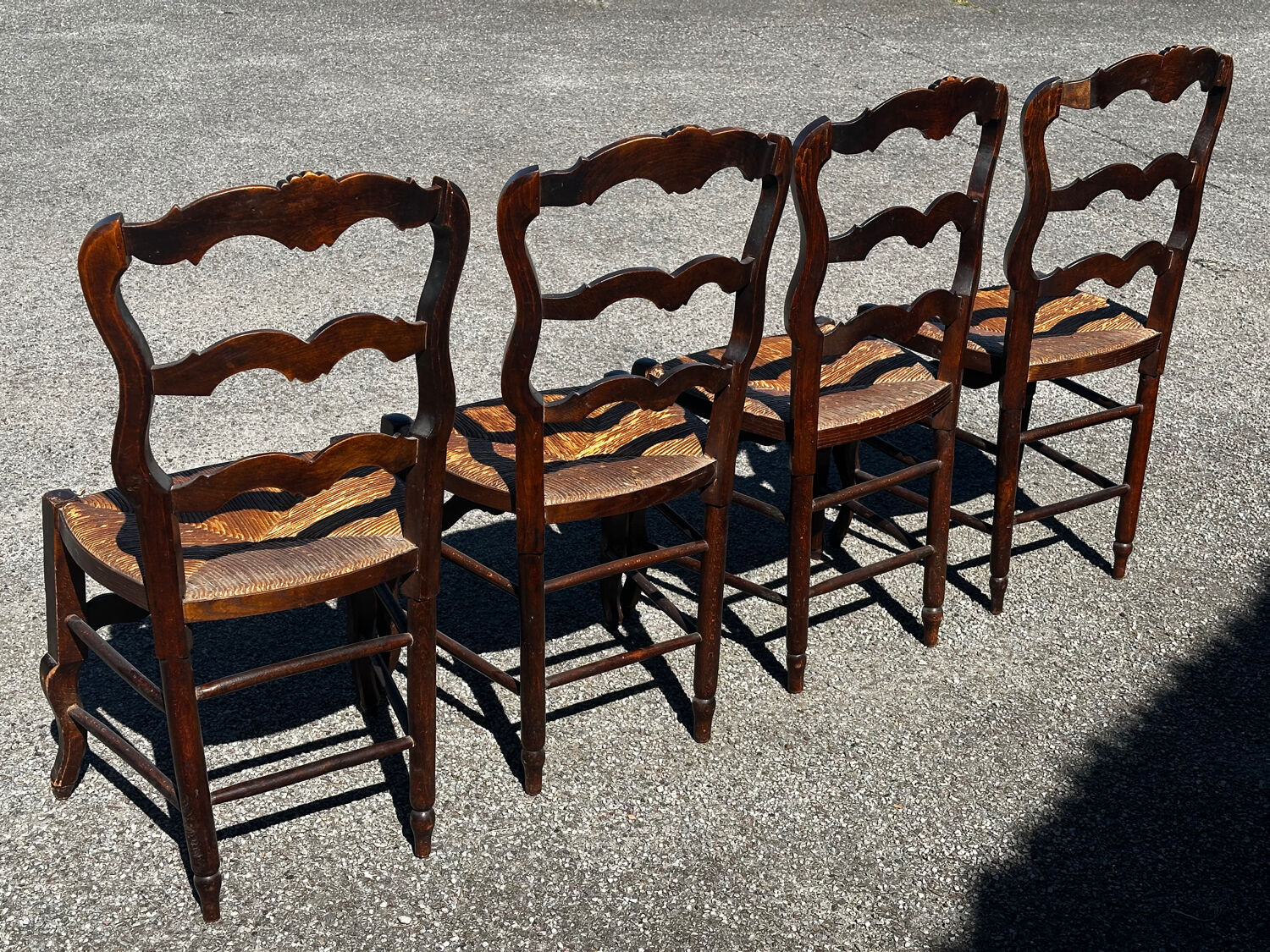 Set of 4 Louis XV straw chairs – solid wood – curved backrest