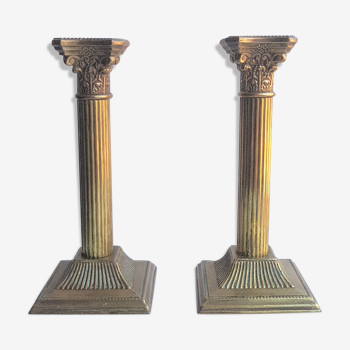 Paire de bougeoirs colonnes en laiton et bronze
