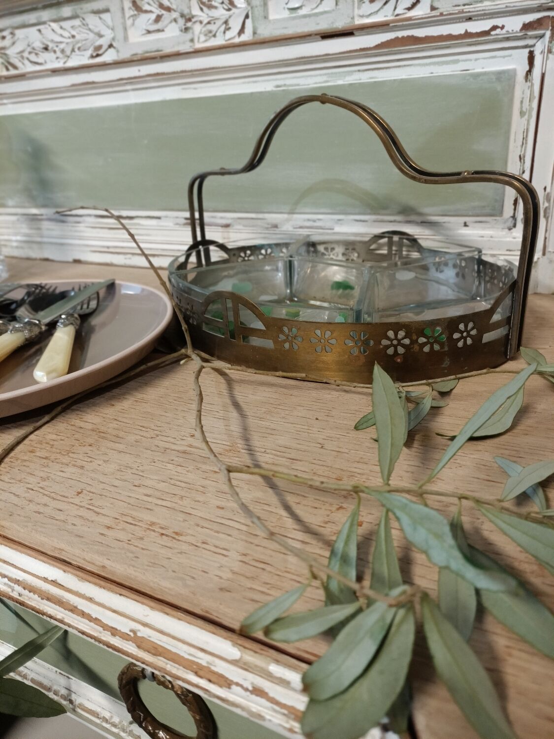 Patinated buffet service