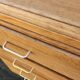 Superbe commode vintage rétro en bois 4 tiroirs pied compas style anné
