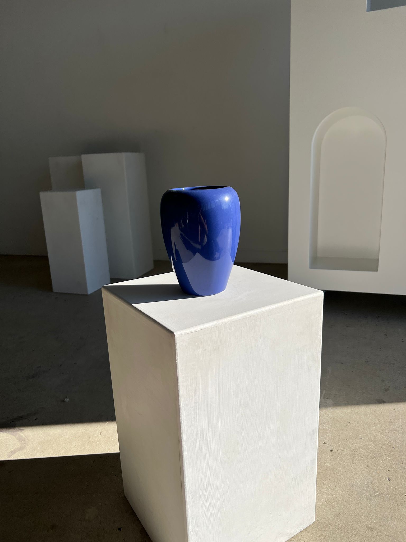 Modern vase oblong dark blue / dark purple H:19cm