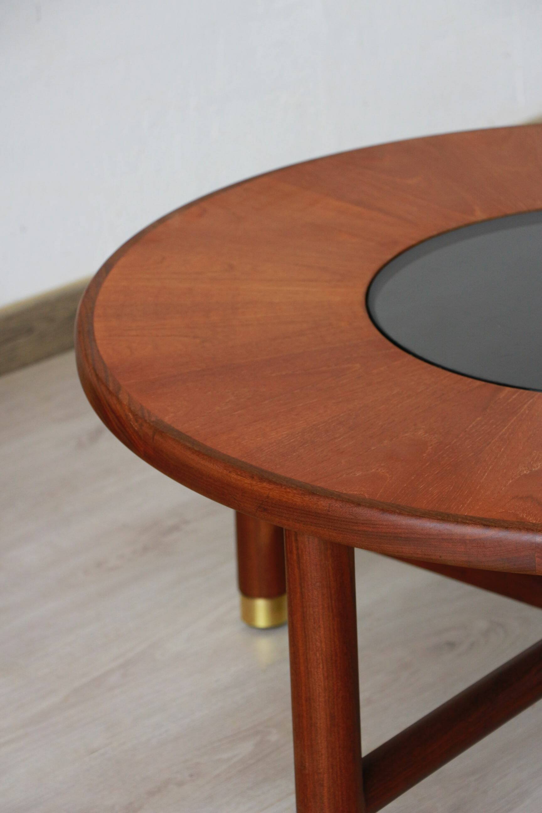 Round coffee table - Model 8058 - G Plan