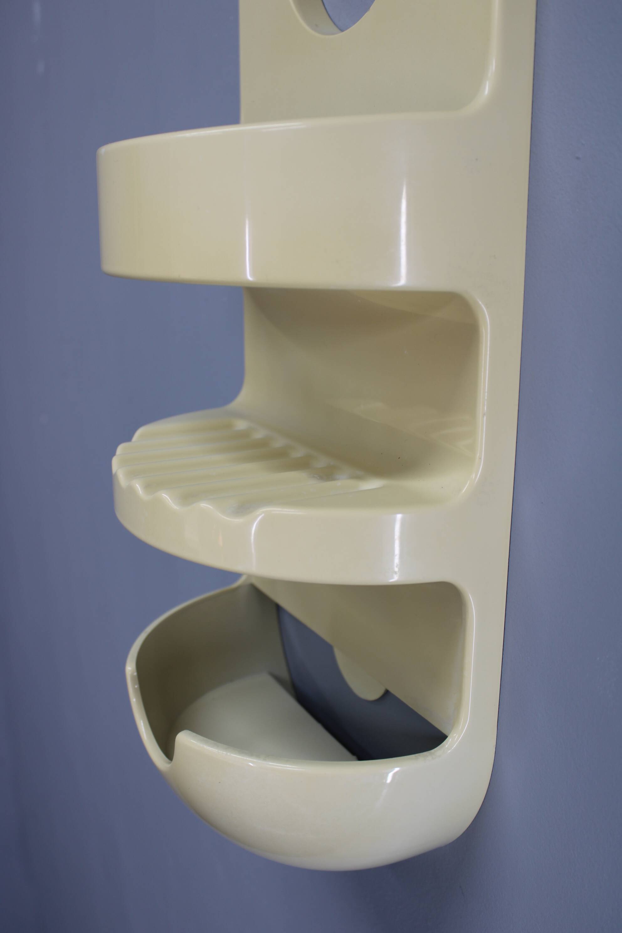 Mid-century Guzzini plastic bathroom shelf, Italy, 1970s