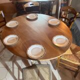 Oval table in solid wood