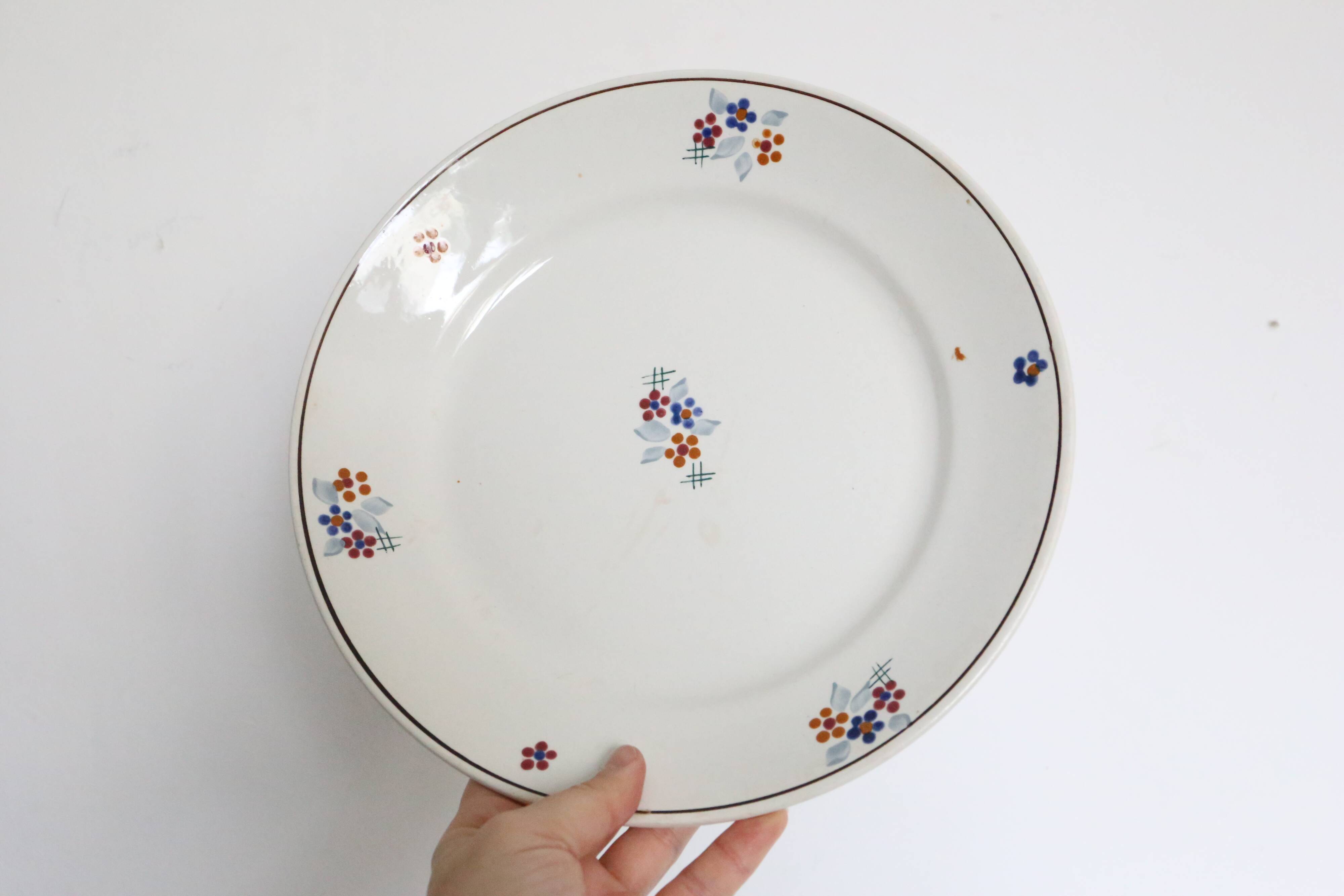 Round dish Saint Amand, 1940, French manufacture, vintage