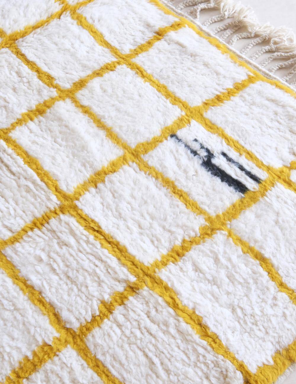Contemporary Yellow and White Rug - 266 x 215 cm