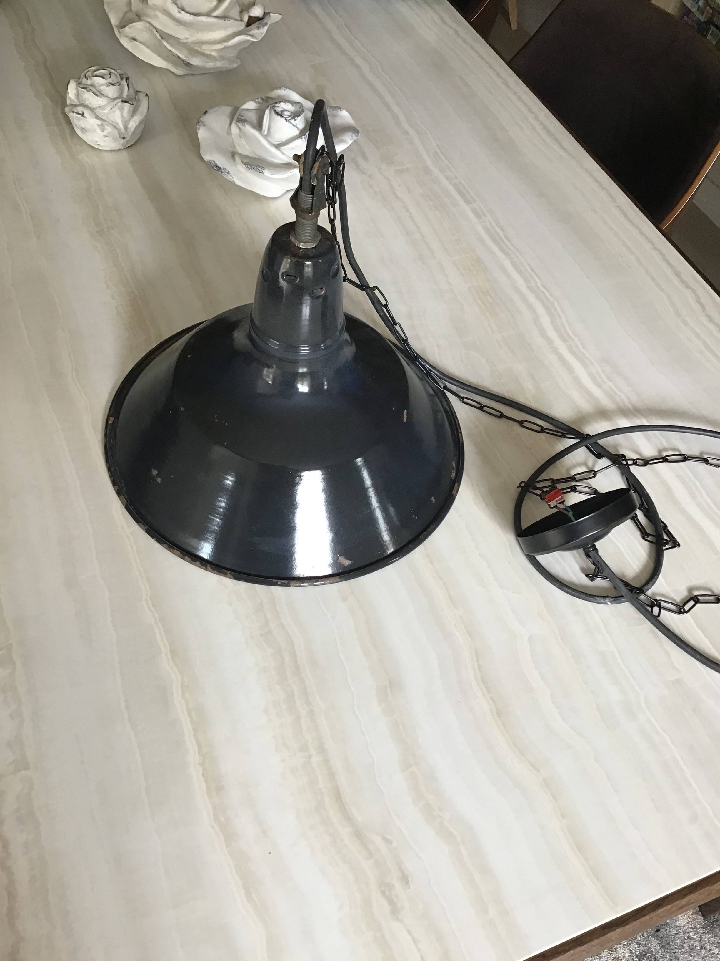 Industrial enamelled sheet metal suspension