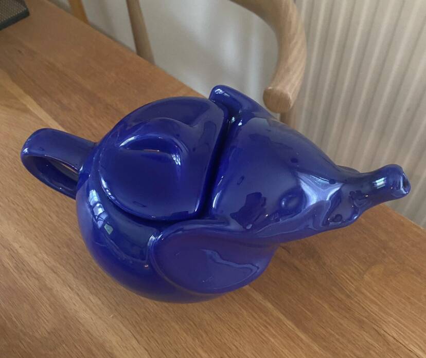 Théière éléphant en céramique bleue