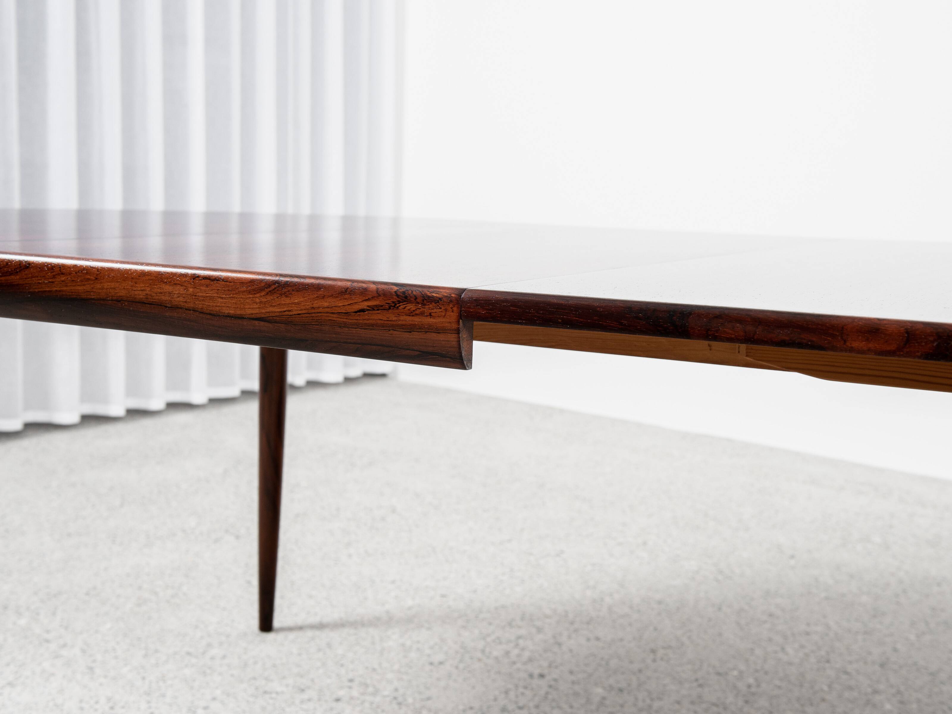 Midcentury Danish extendable round dining table in rosewood by VV Møbler 1960s