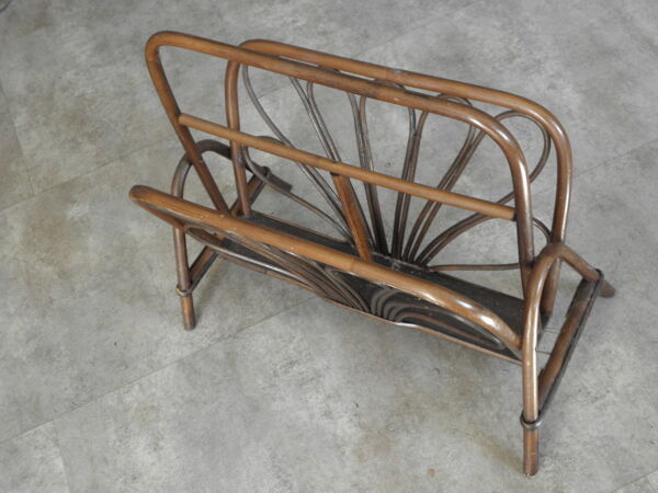 Porte revue ne rotin