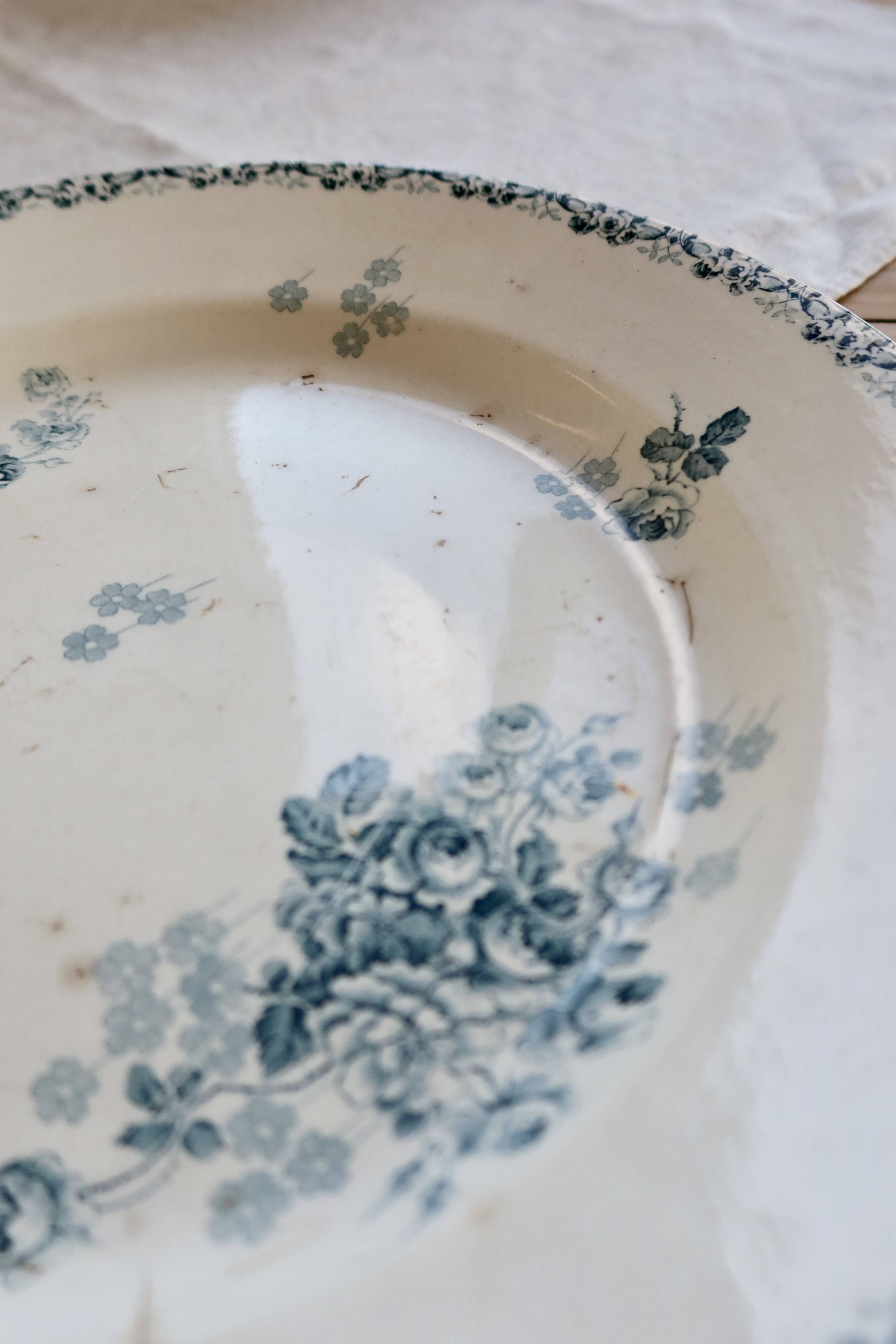 Round serving dish, old ironstone from Choisy le Roi, HB&Cie model Lucie.