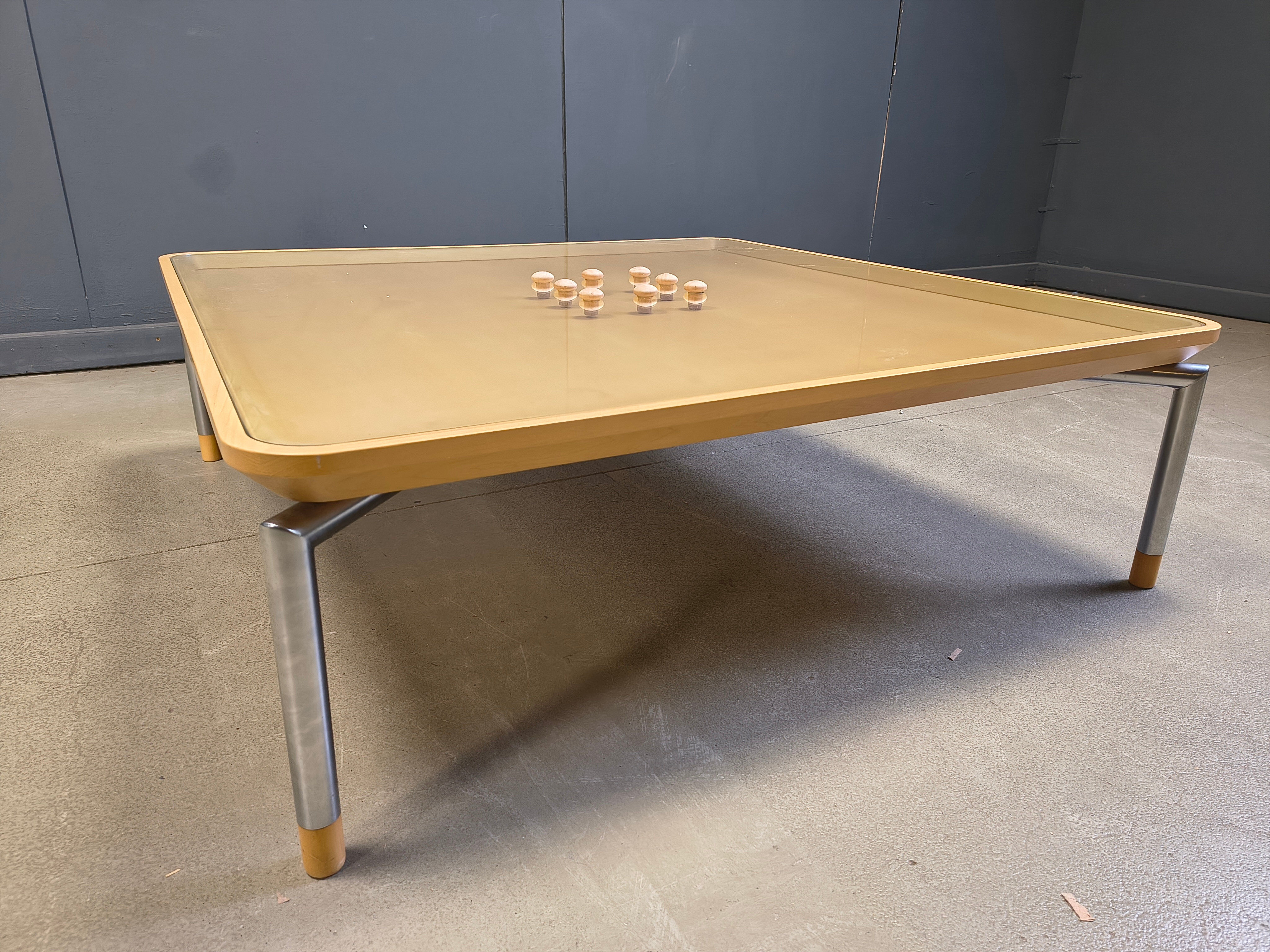 Table basse post-moderne en liège et en verre, années 1980
