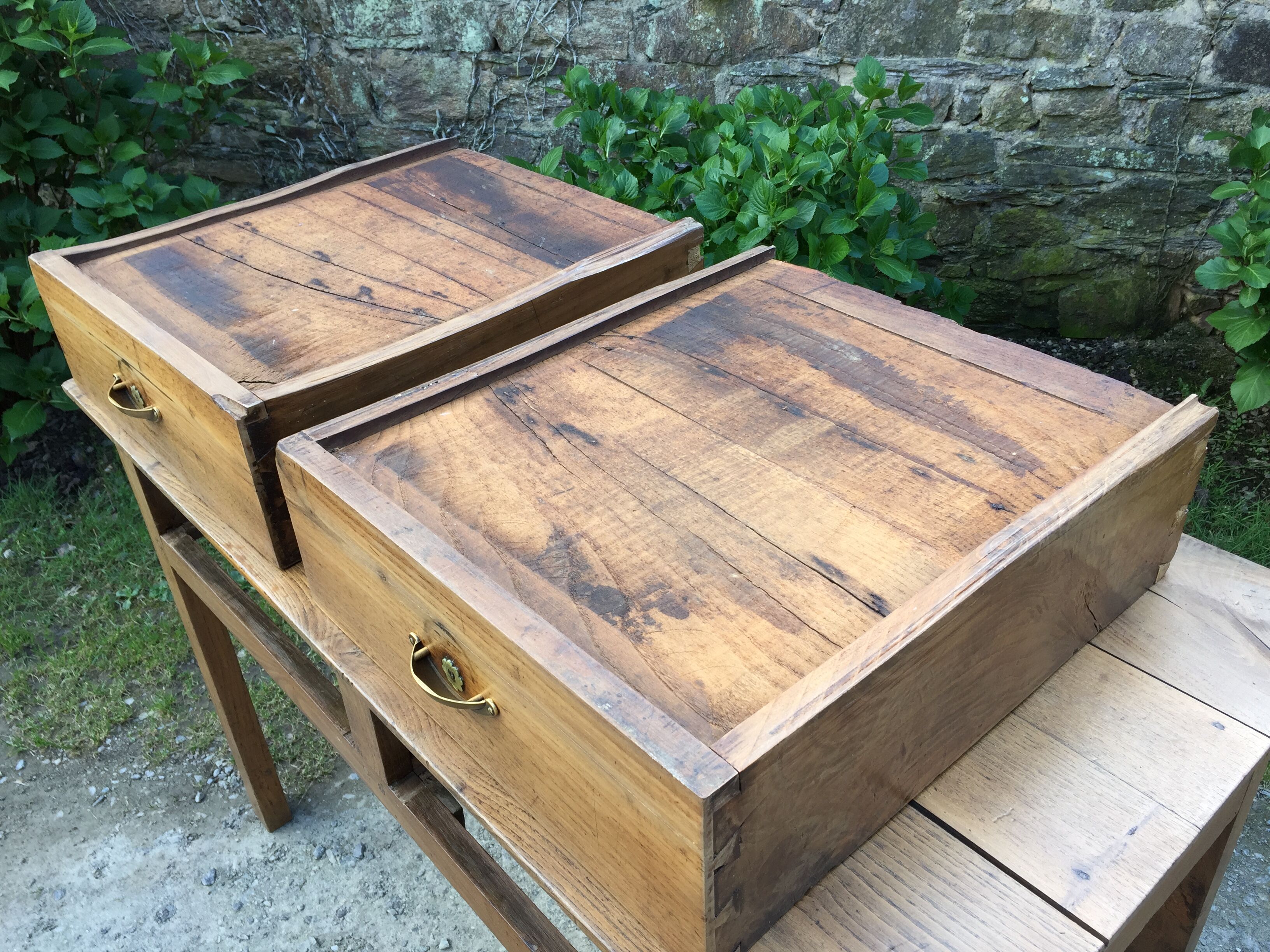 Farm table of the country Brièron (South Brittany) old with 2 drawers in chestnut.