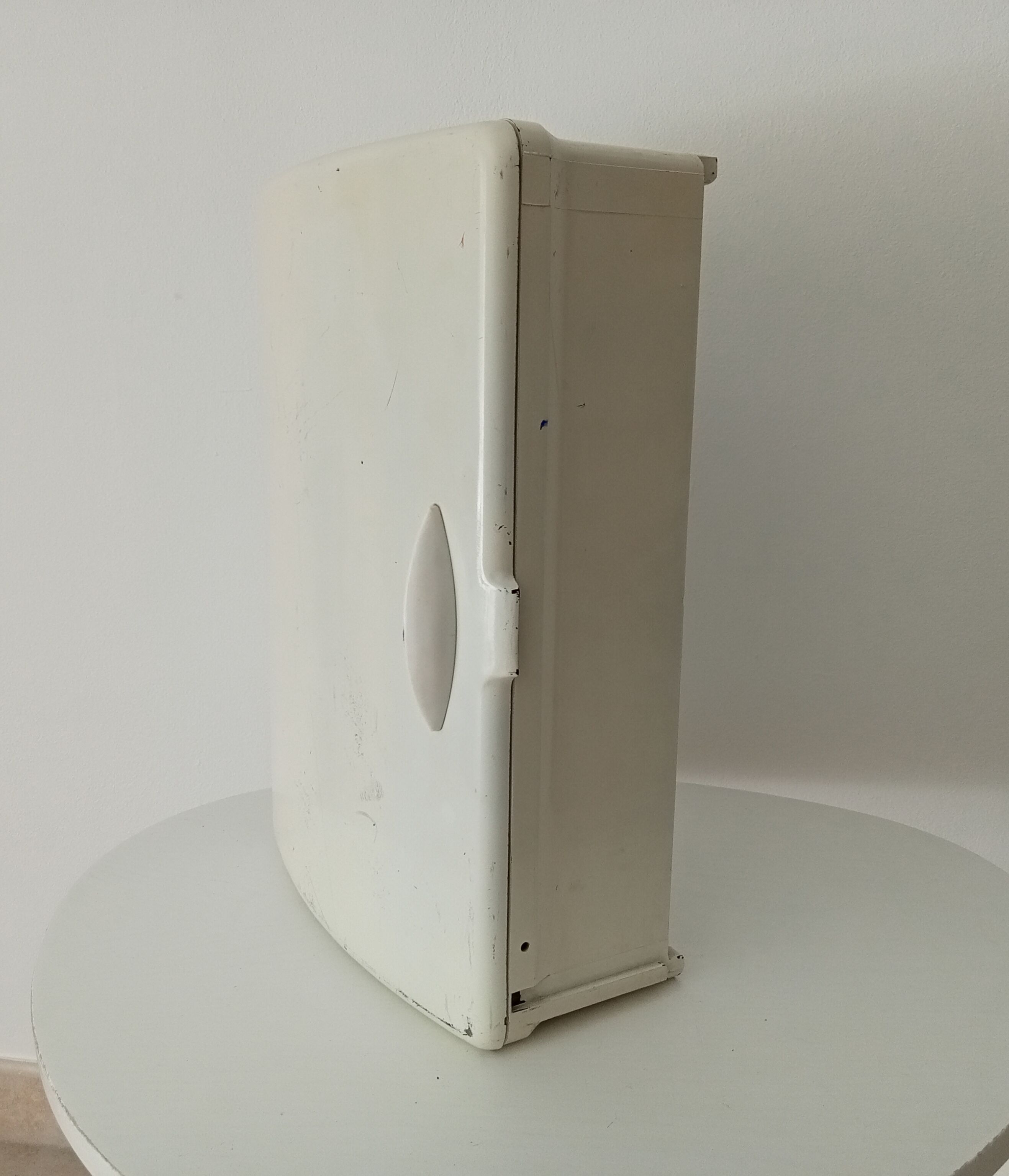 Vintage medicine cabinet in bakelite 70s