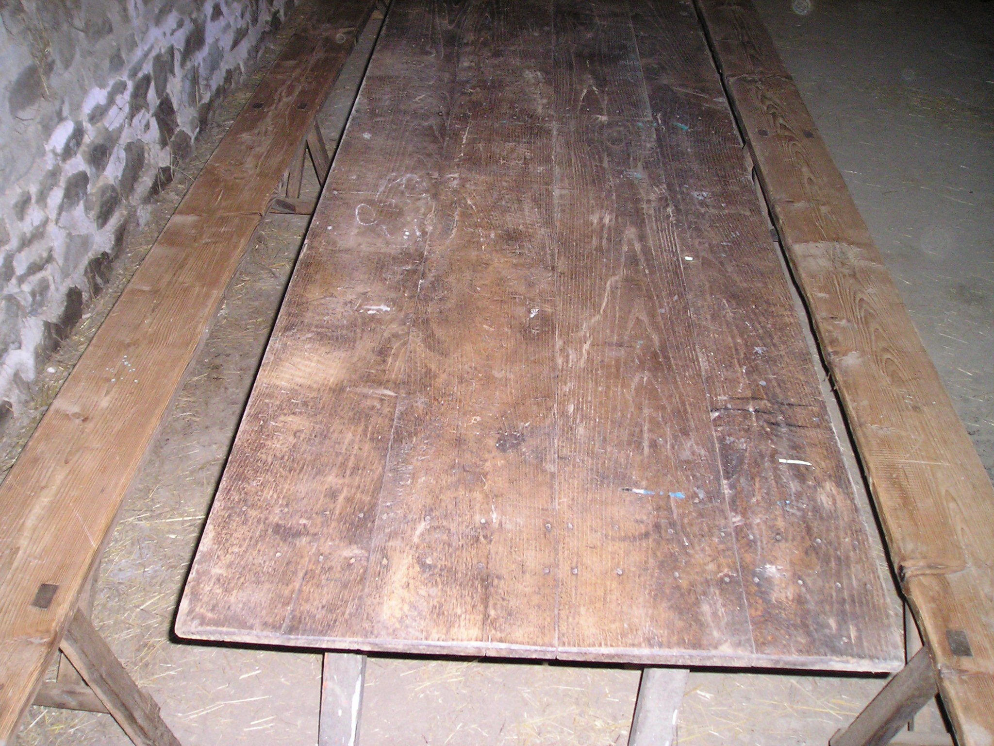 Rustic tray table with 3 trestles and 2 benches, 4 meters long