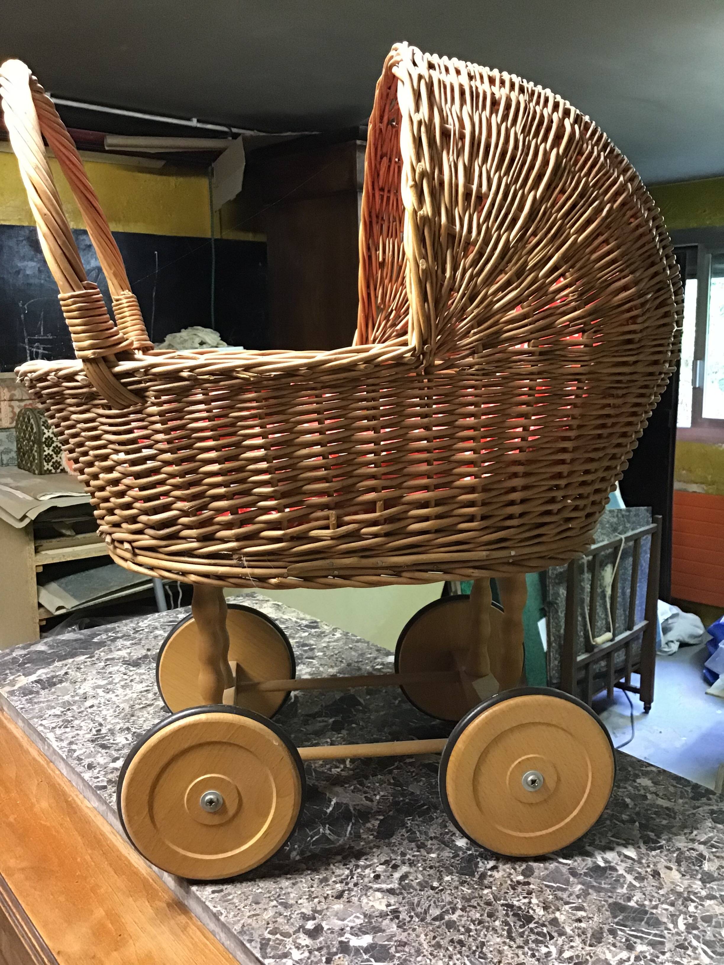 Wicker cradle on wheels by Leipold