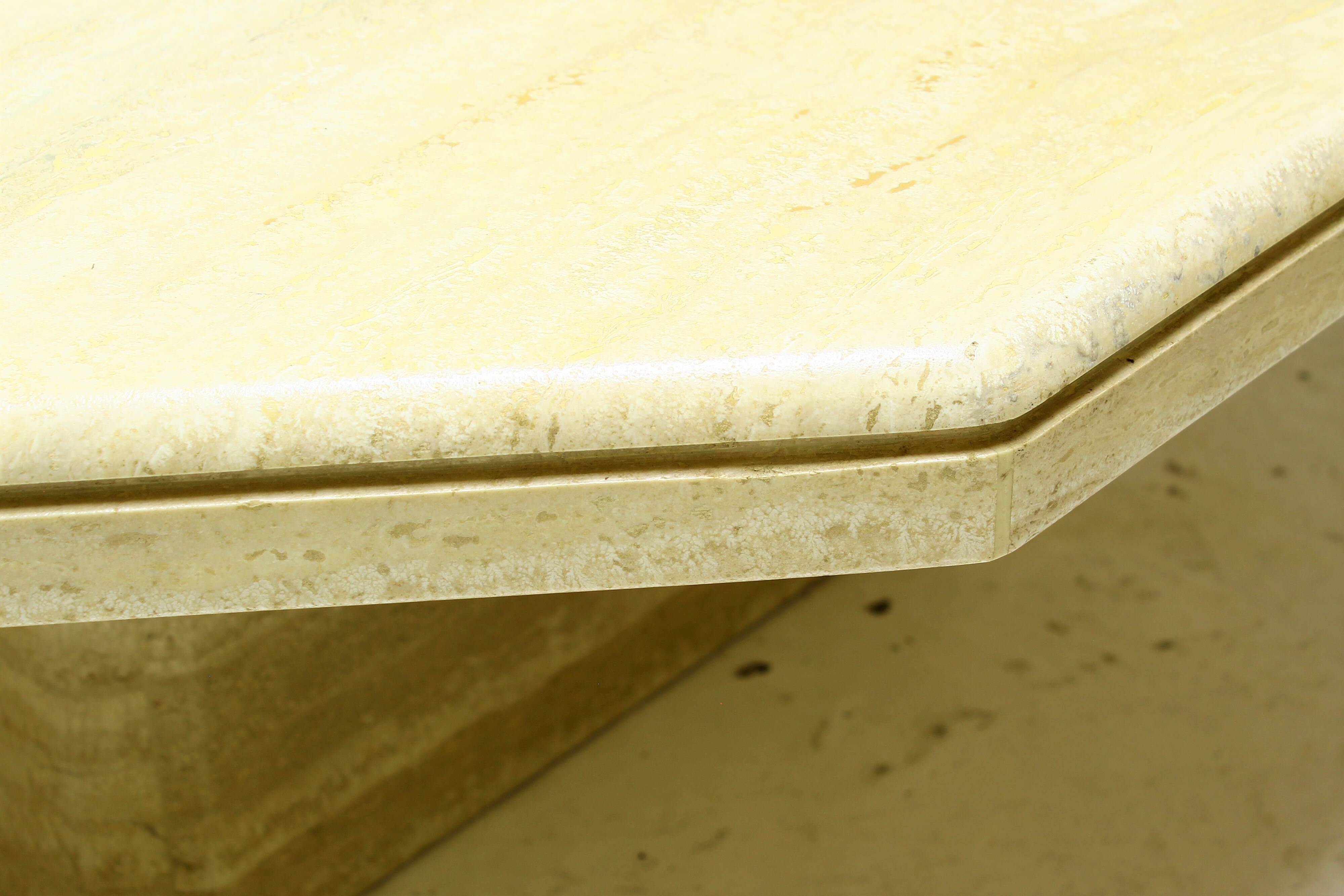 Table basse italienne en travertin, années 1970