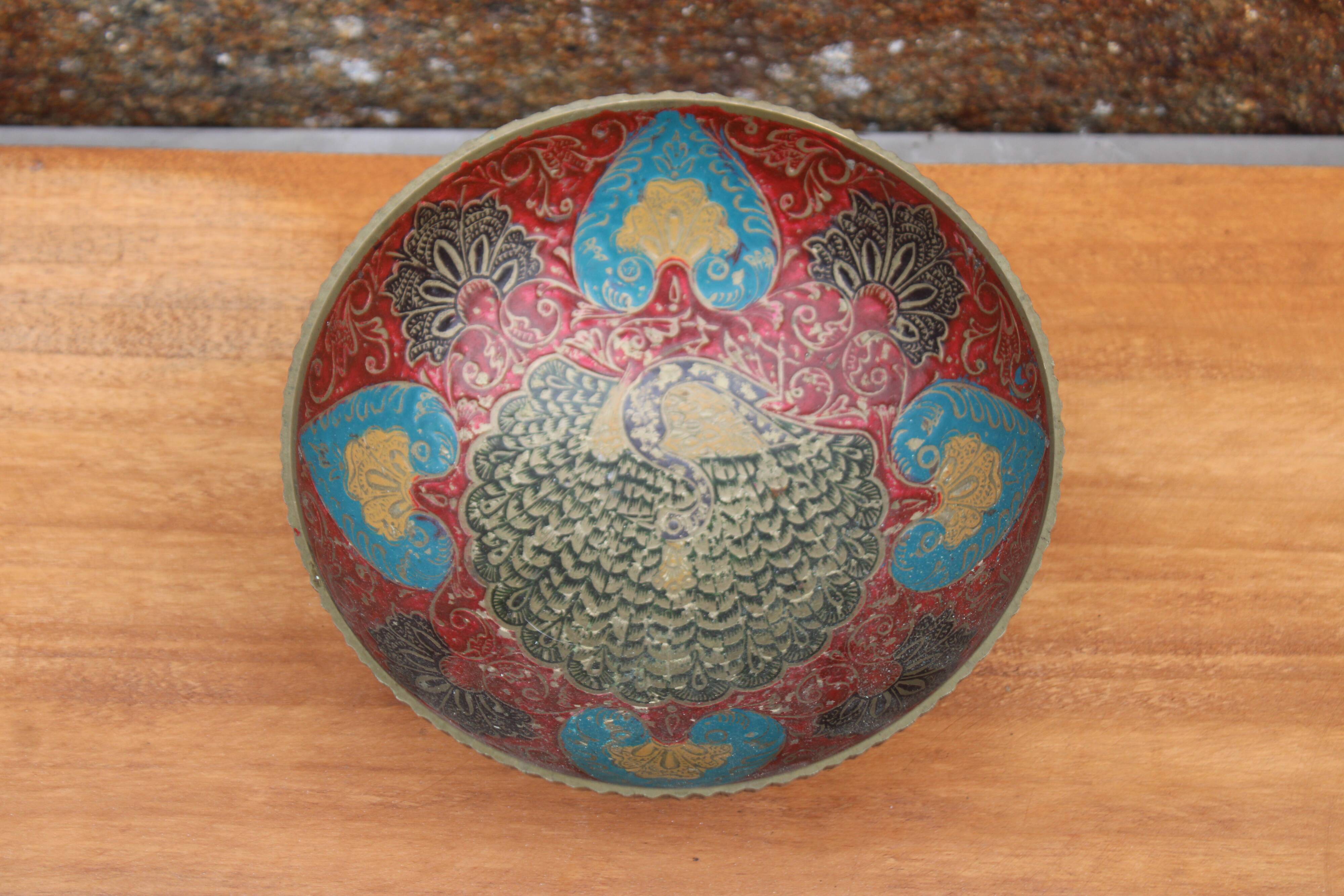 Decorative bowl in hammered brass, oriental style