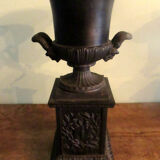 Pair of Medici vases, cast iron, on base