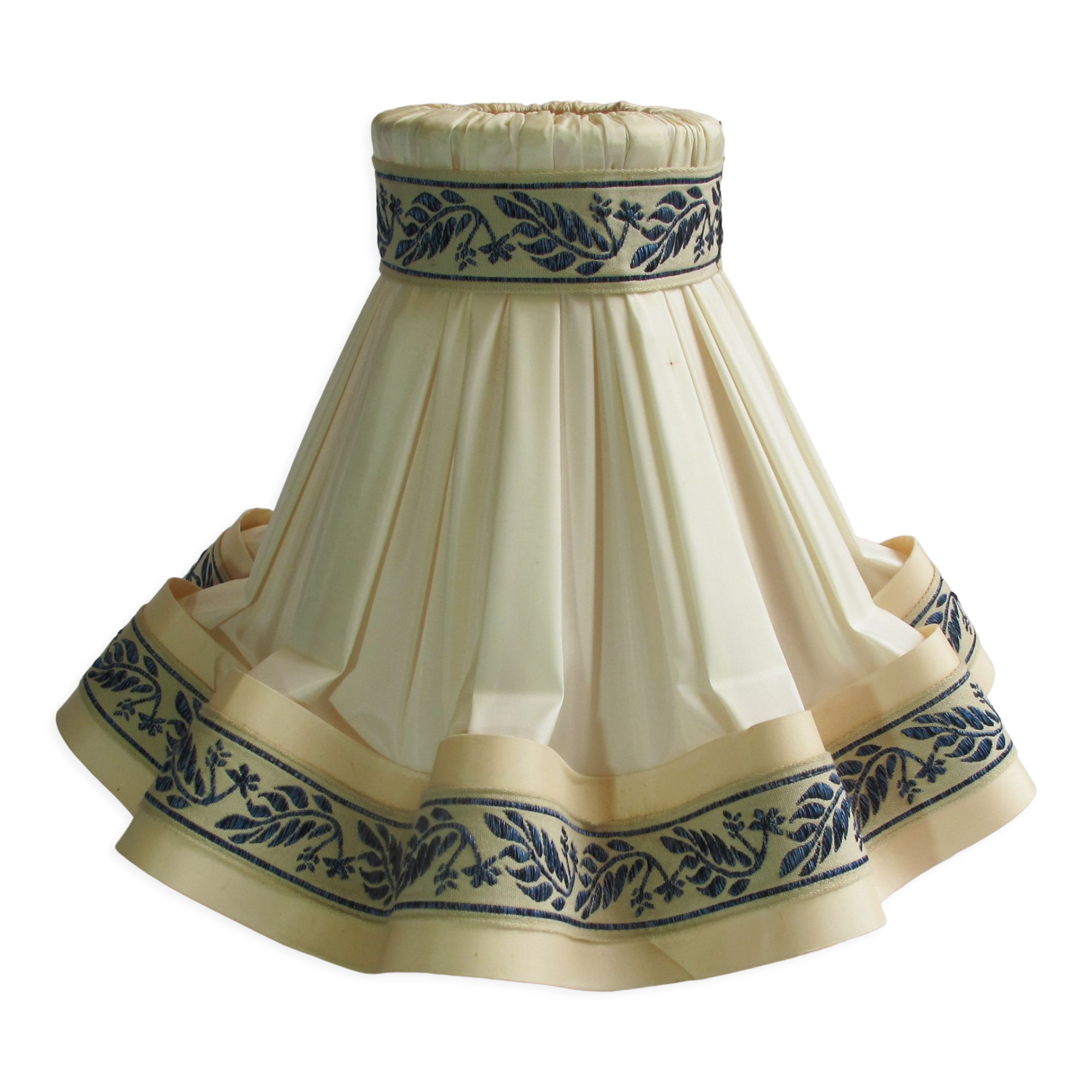 Lampshade in fabric and embroidery