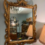 Miroir en bois doré sculpté