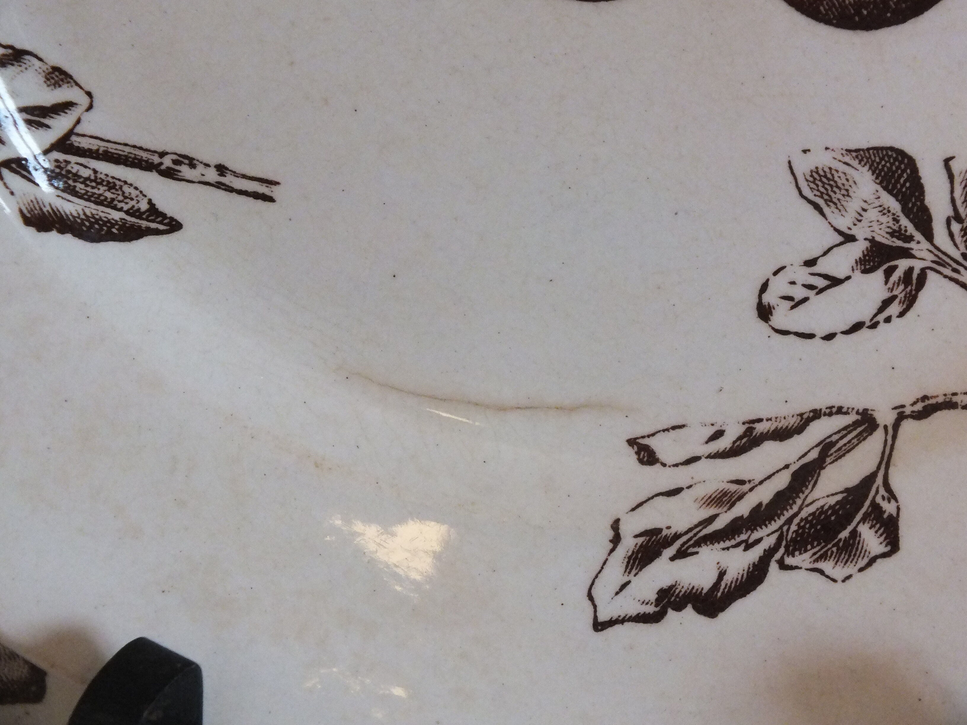 3 plates with hors d'oeuvre in Terre de Fer HB Choisy bird decoration