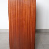 Low-curtained double-curtained cabinet