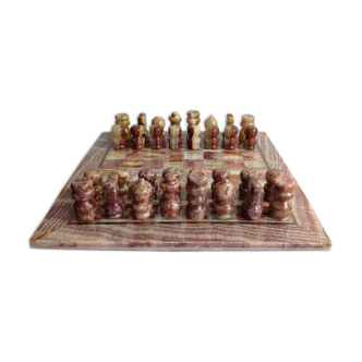 Marble and onyx chess game