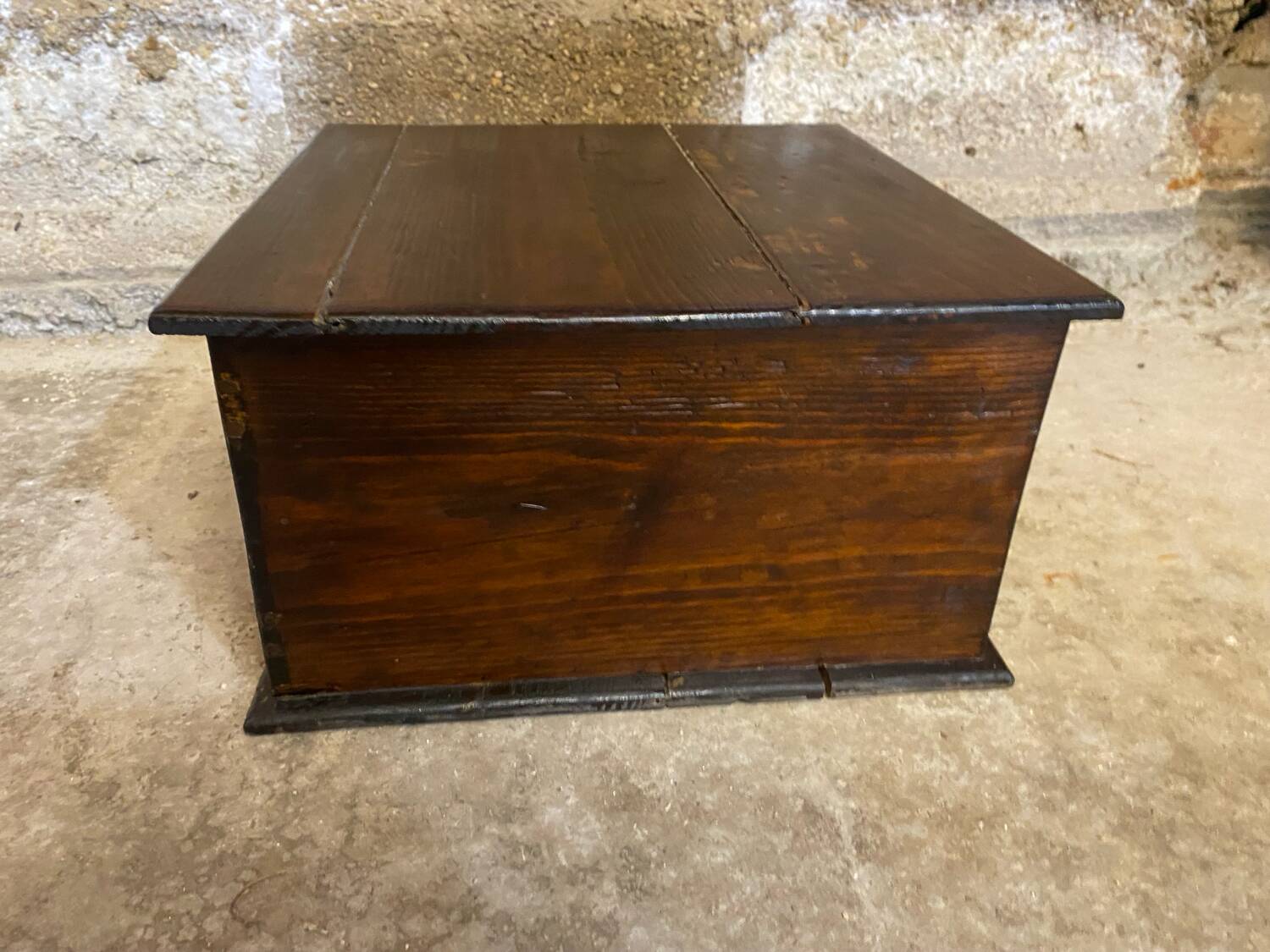 Vintage pathé vinyl record storage cabinet with 2 wooden compartments and hinged doors (wine)