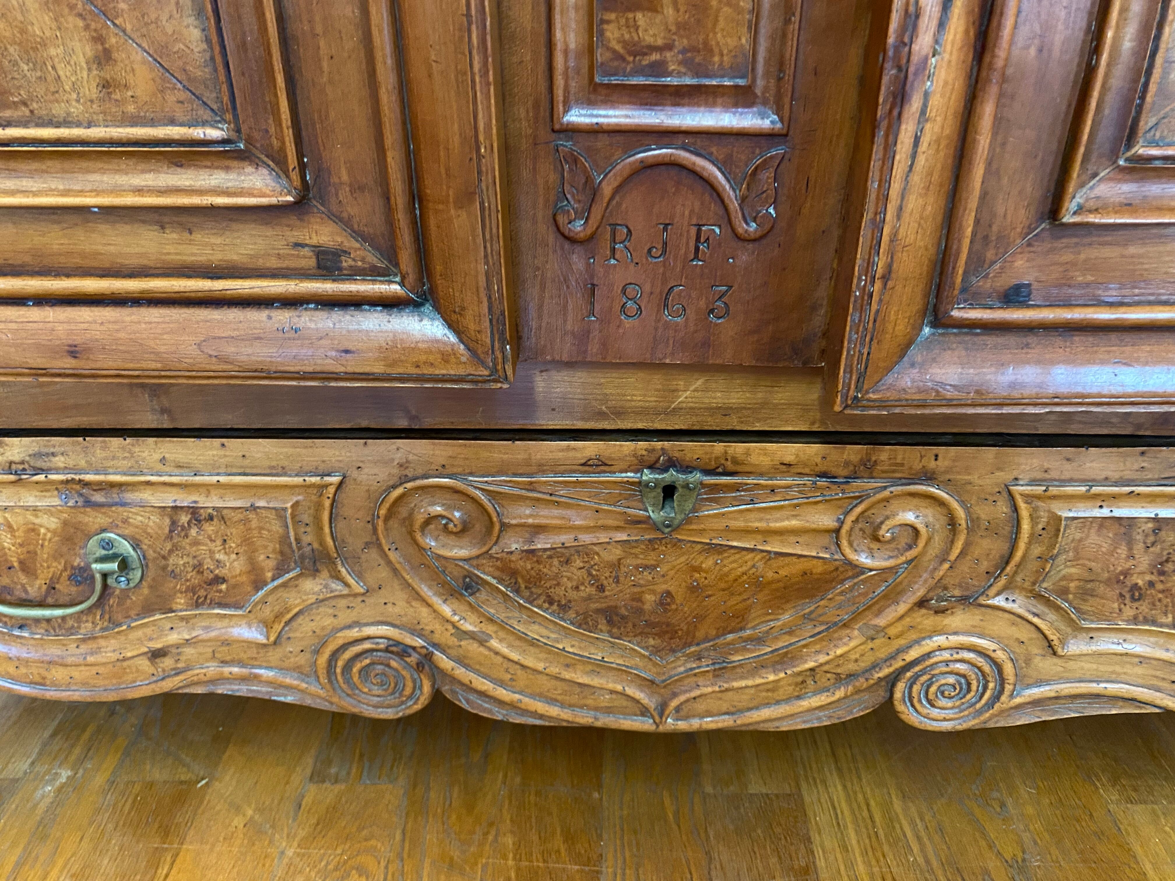 Bressane cabinet dated 1863, in walnut, ash and ash magnifying glass