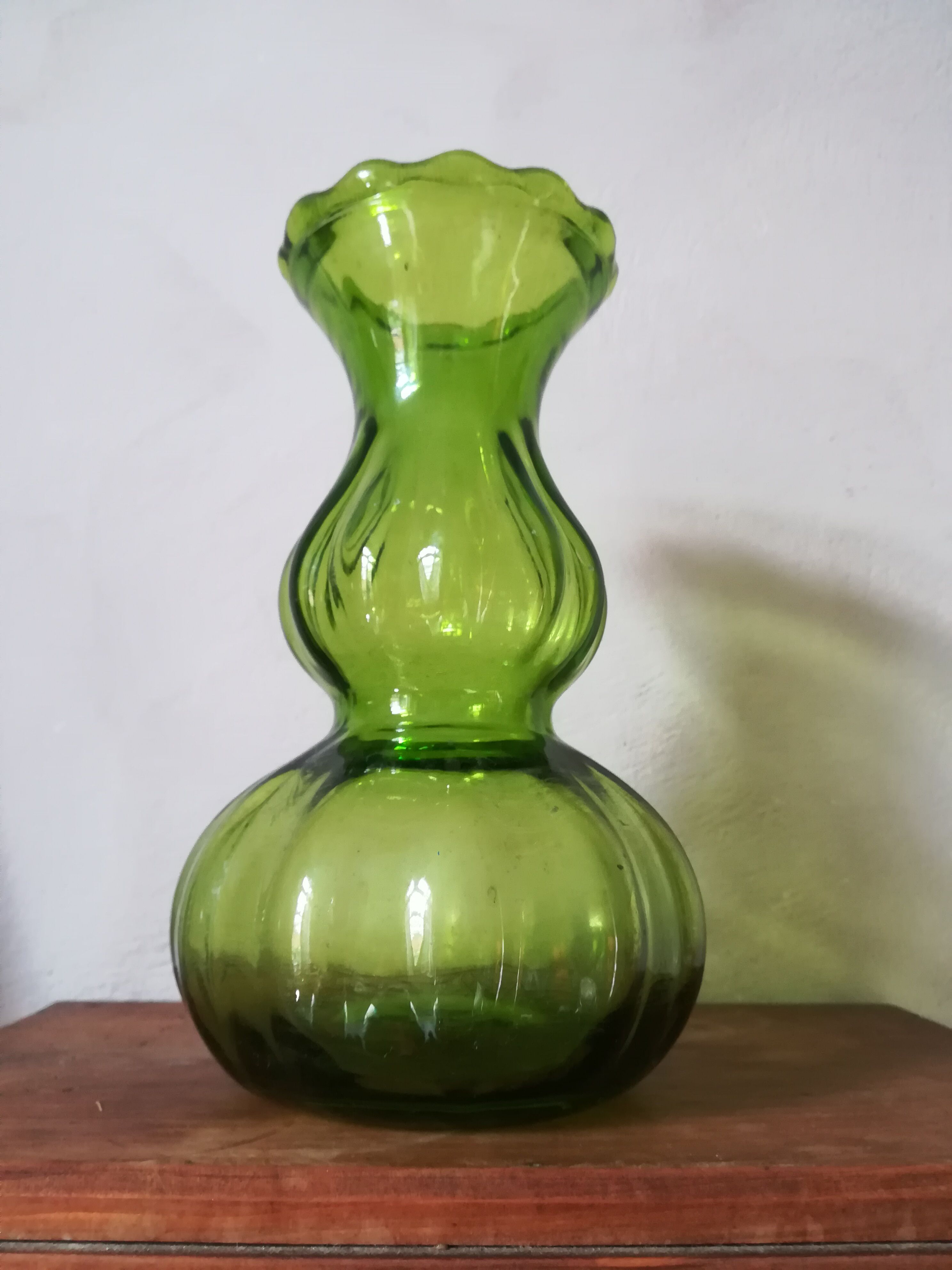 Green coloquinte vase