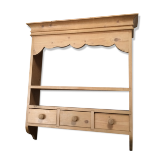 Scalloped shelf for natural wood spices